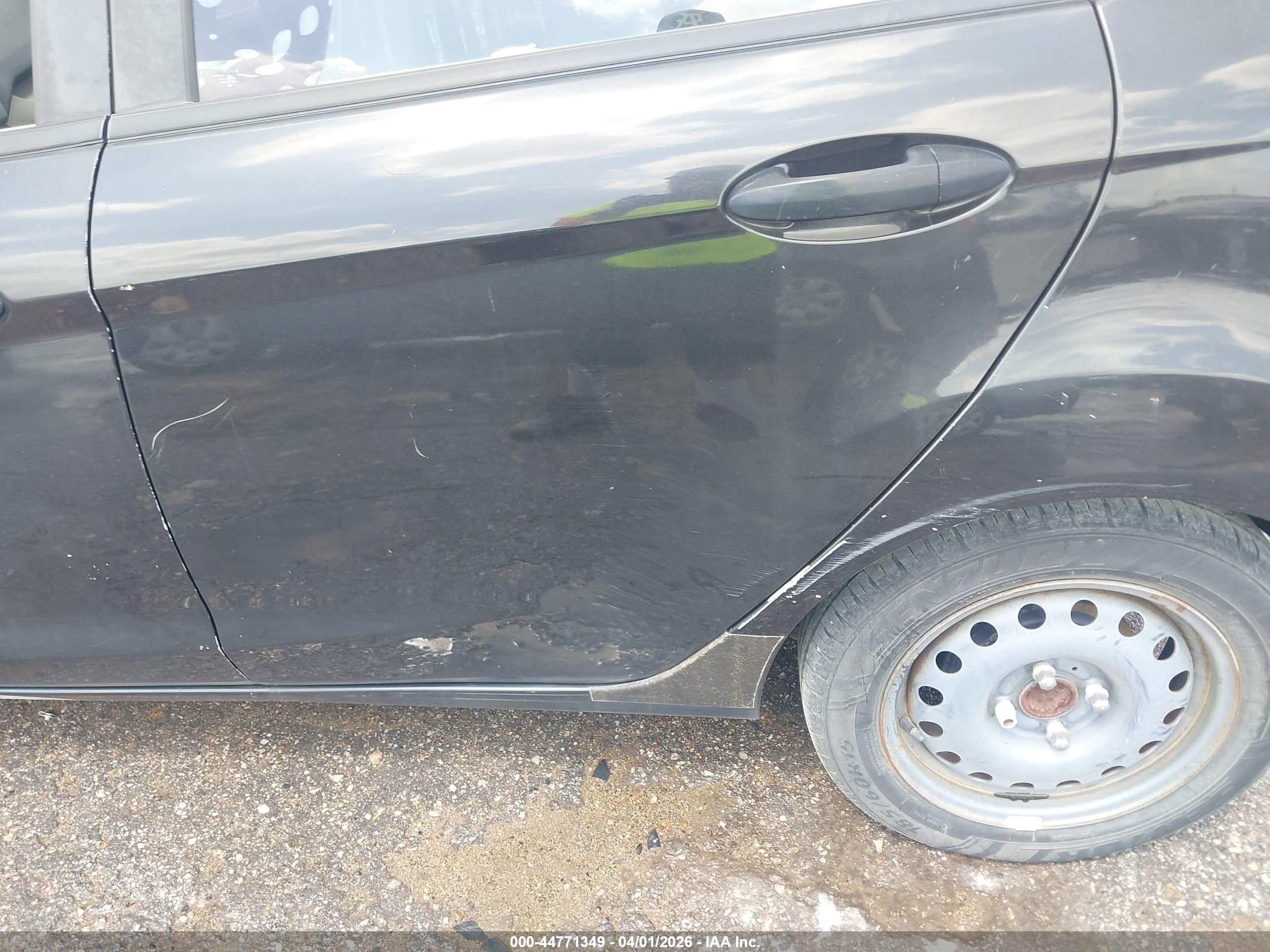 FORD FIESTA image 6