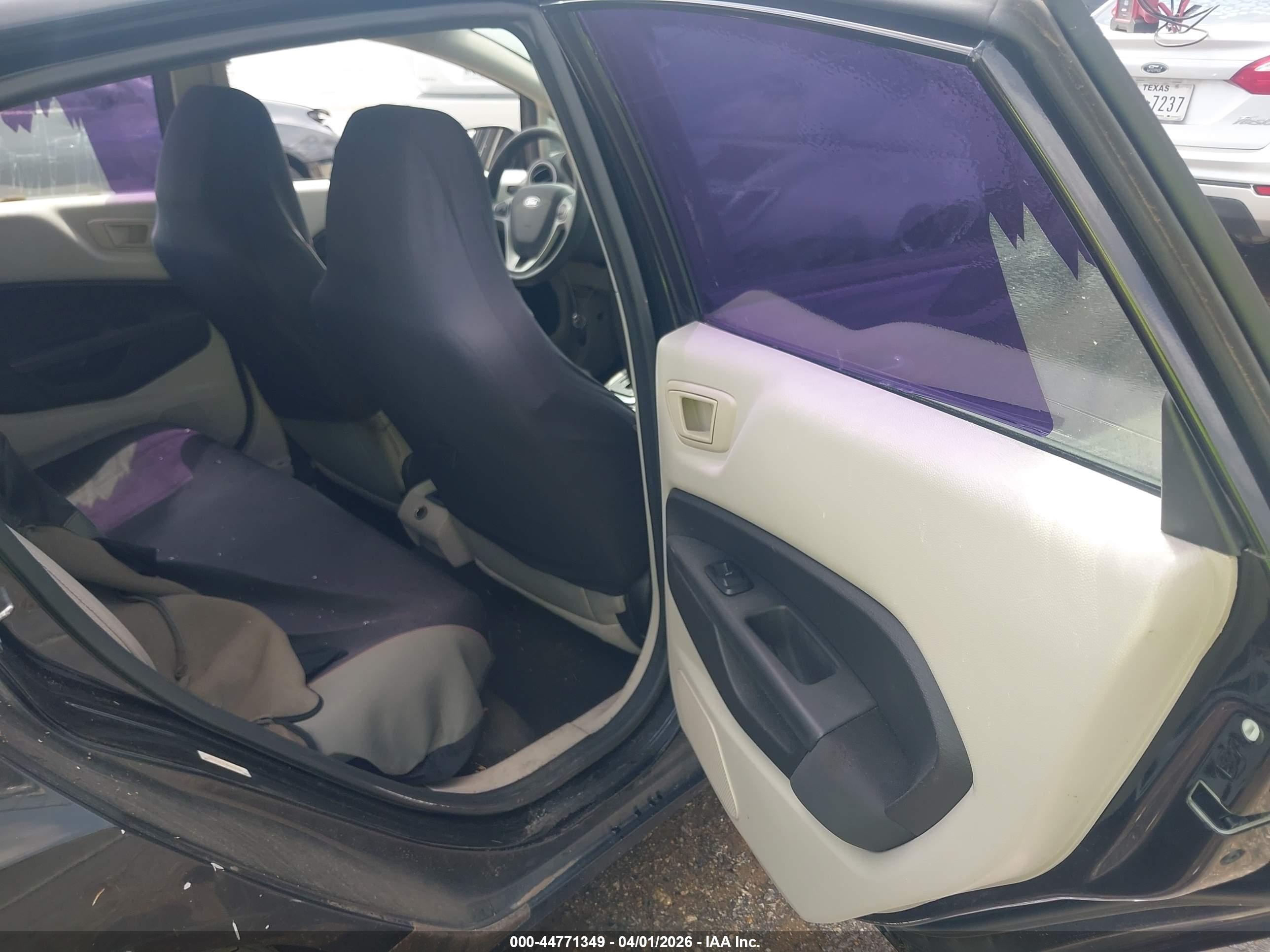 FORD FIESTA image 8