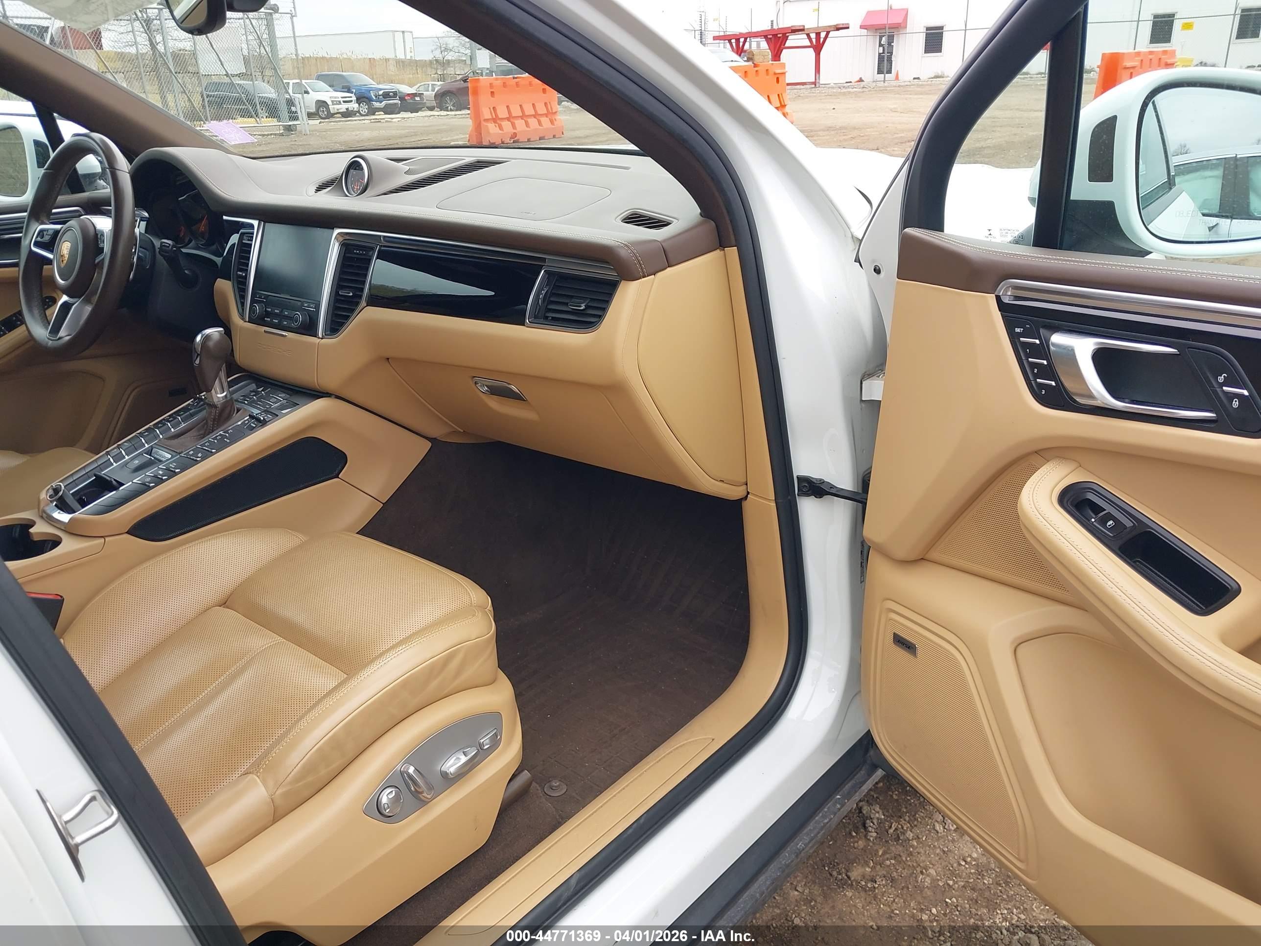 PORSCHE MACAN image 5