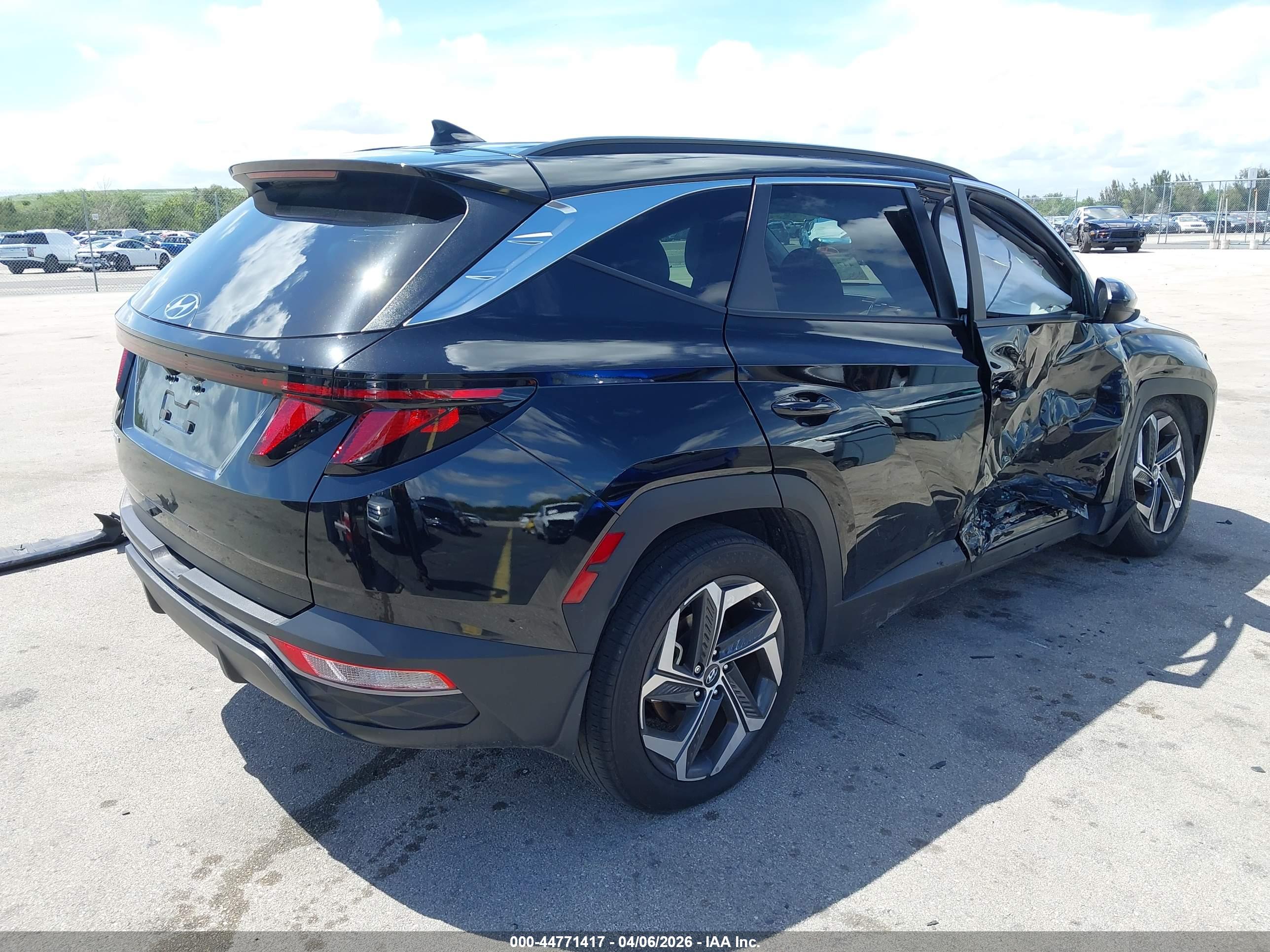 HYUNDAI TUCSON image 4