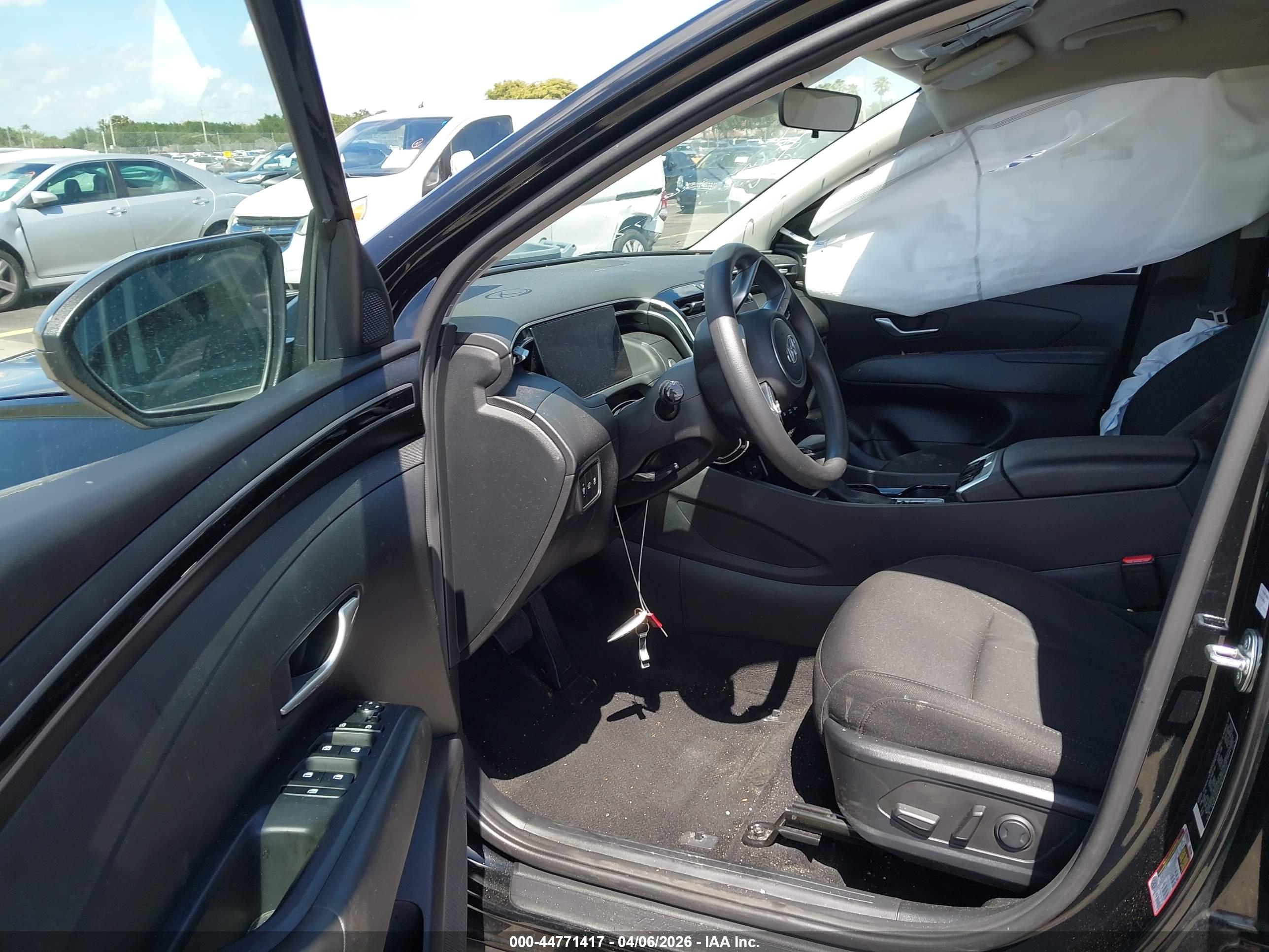 HYUNDAI TUCSON image 5