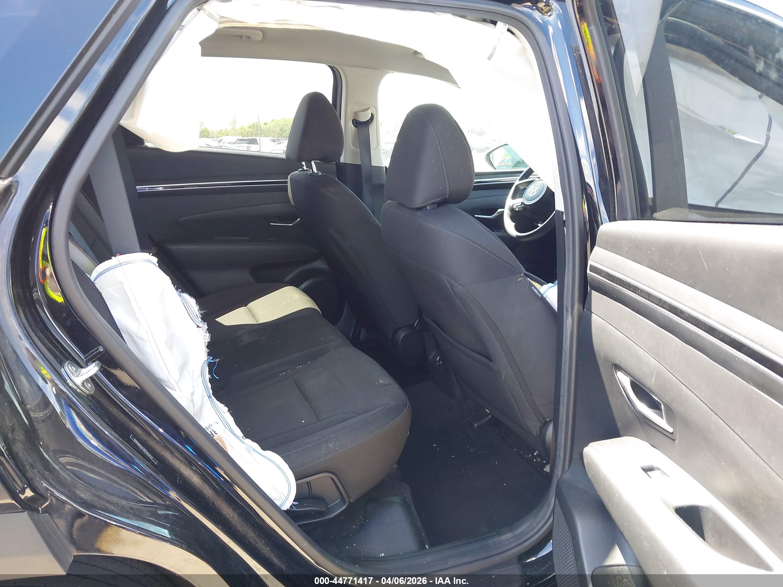 HYUNDAI TUCSON image 8