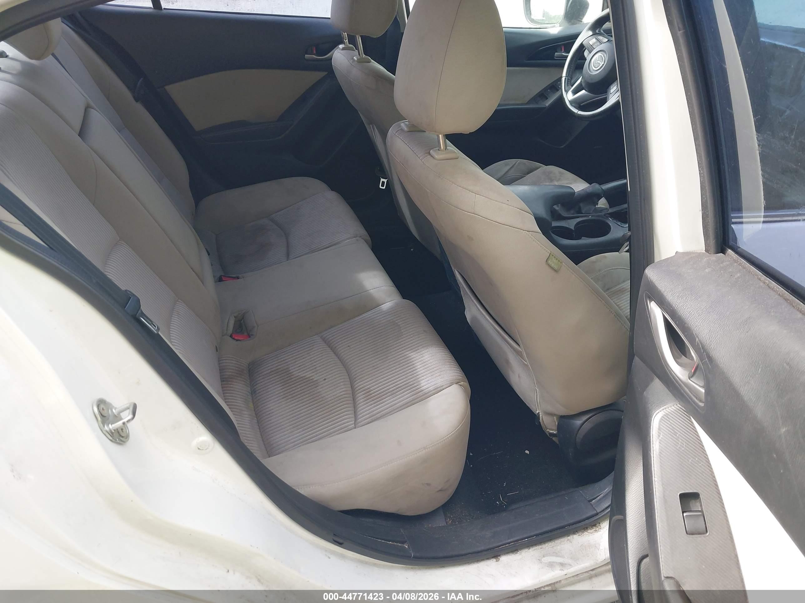 MAZDA MAZDA3 image 8