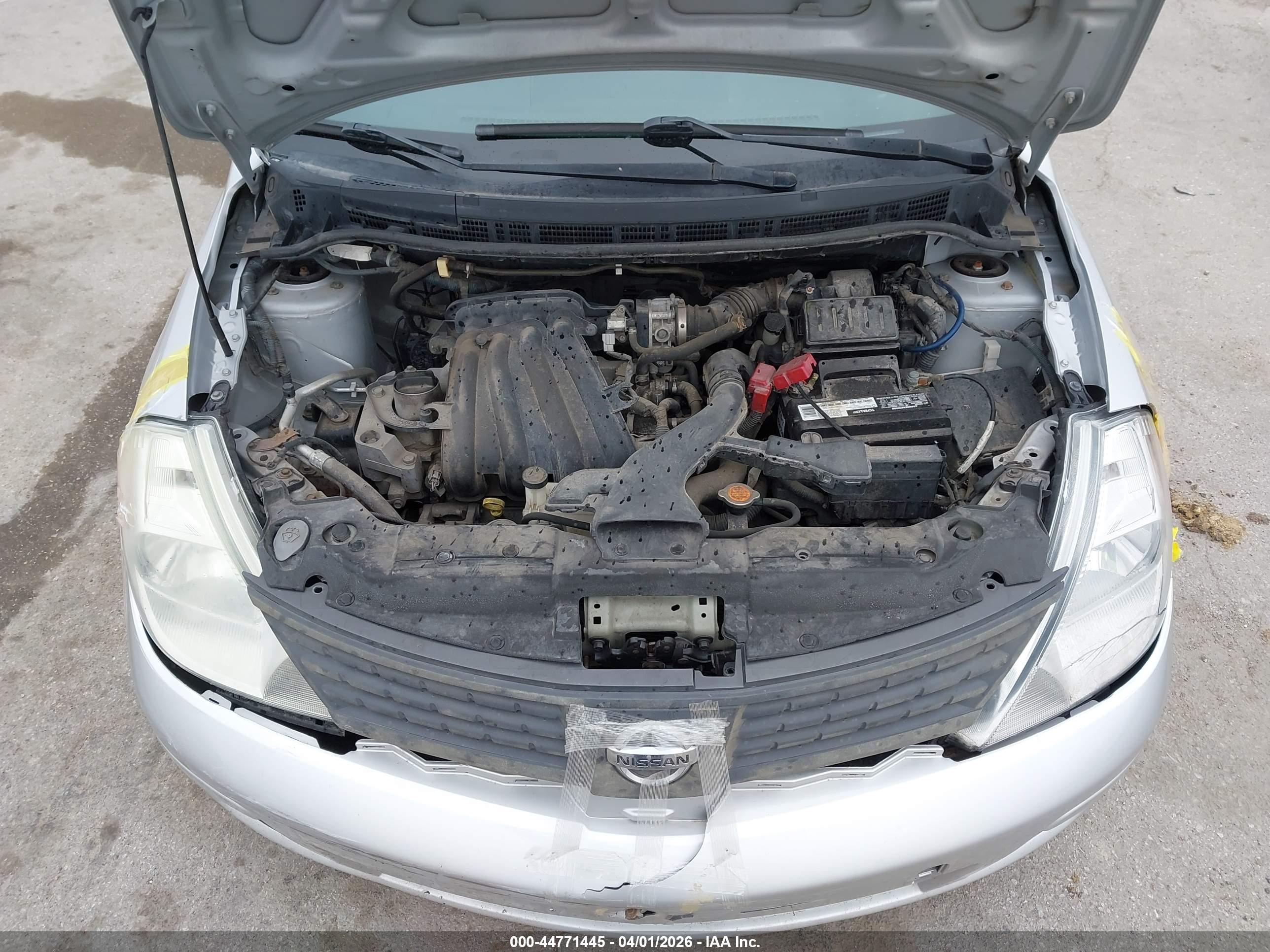 NISSAN VERSA image 10