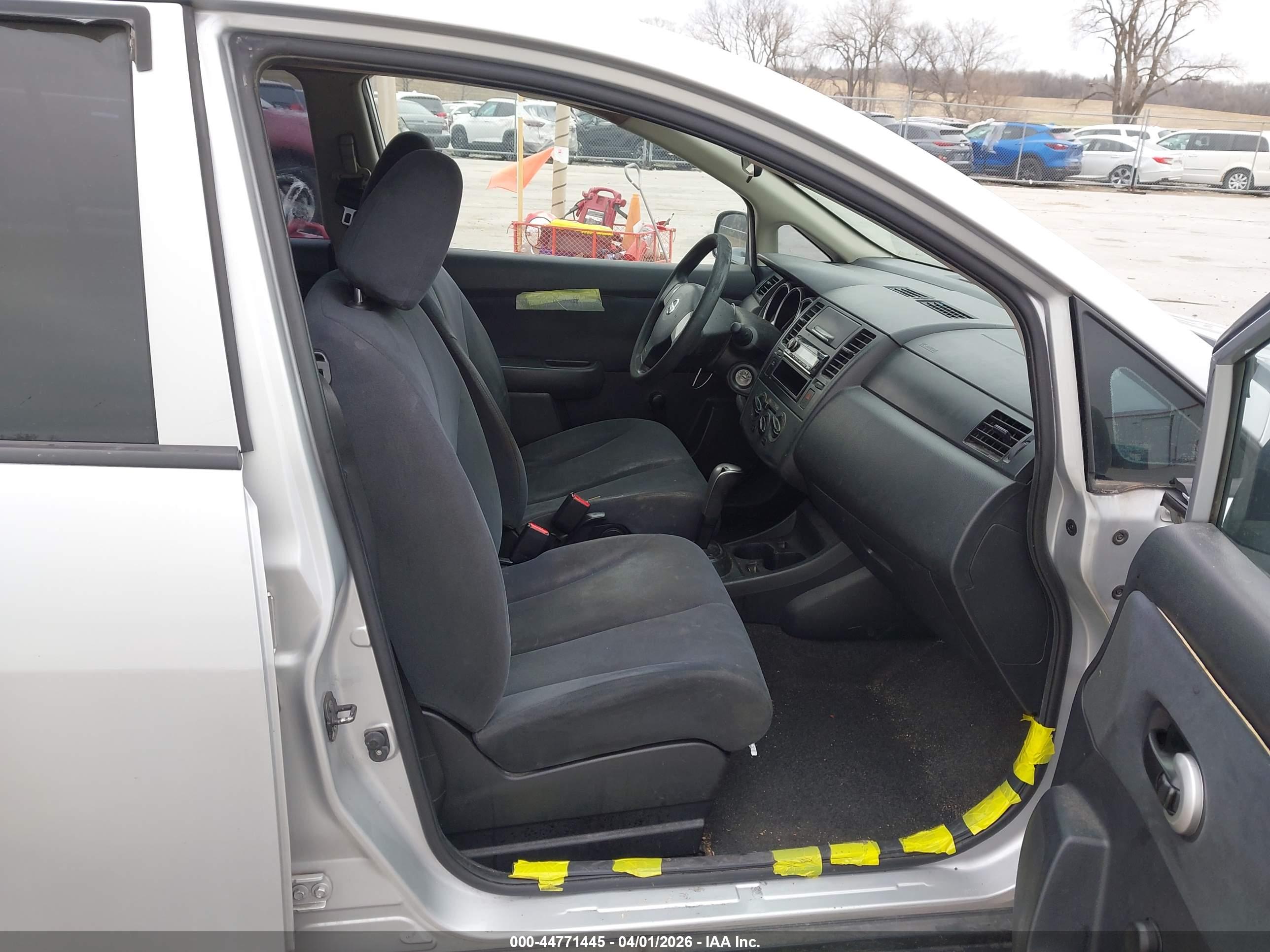 NISSAN VERSA image 5