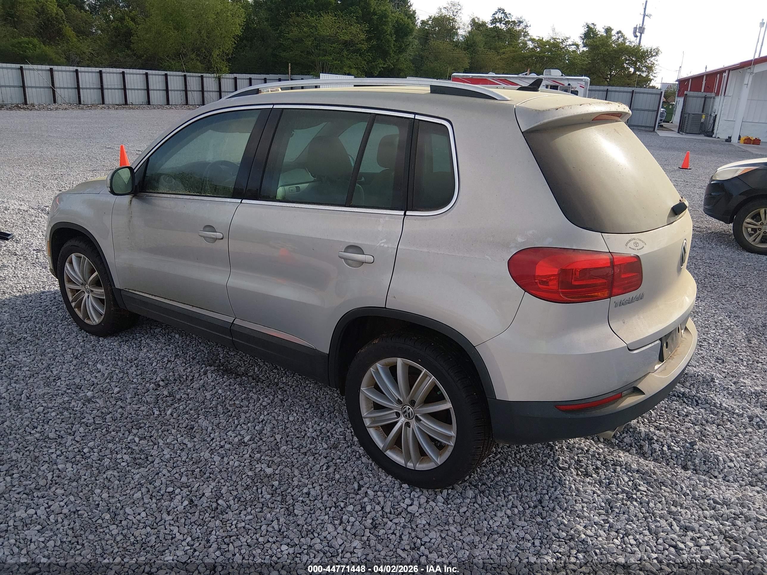 VOLKSWAGEN TIGUAN image 3