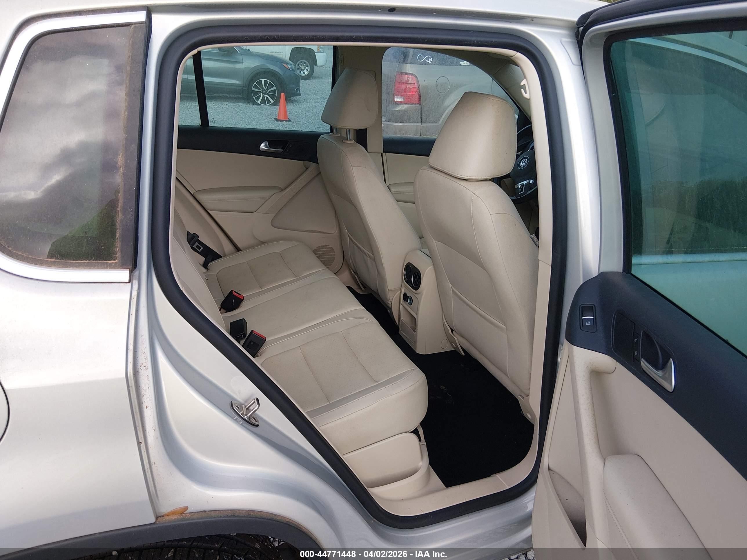 VOLKSWAGEN TIGUAN image 8