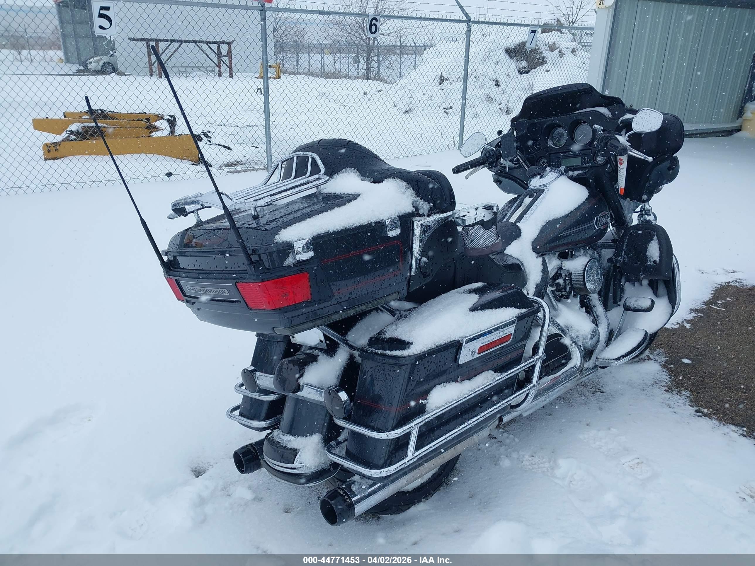 HARLEY-DAVIDSON FLHTCU image 4