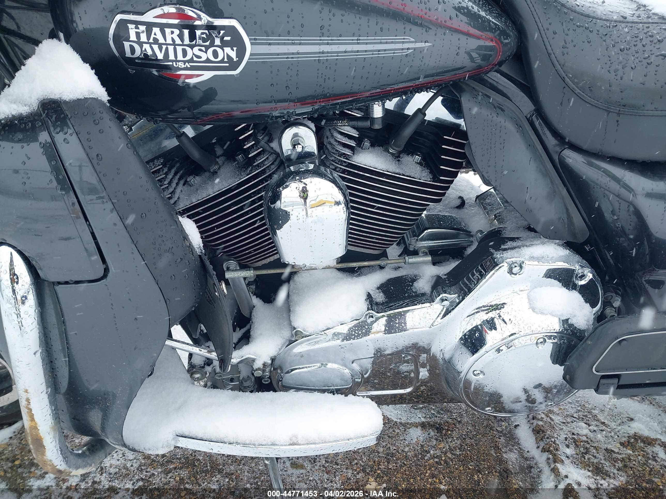HARLEY-DAVIDSON FLHTCU image 9