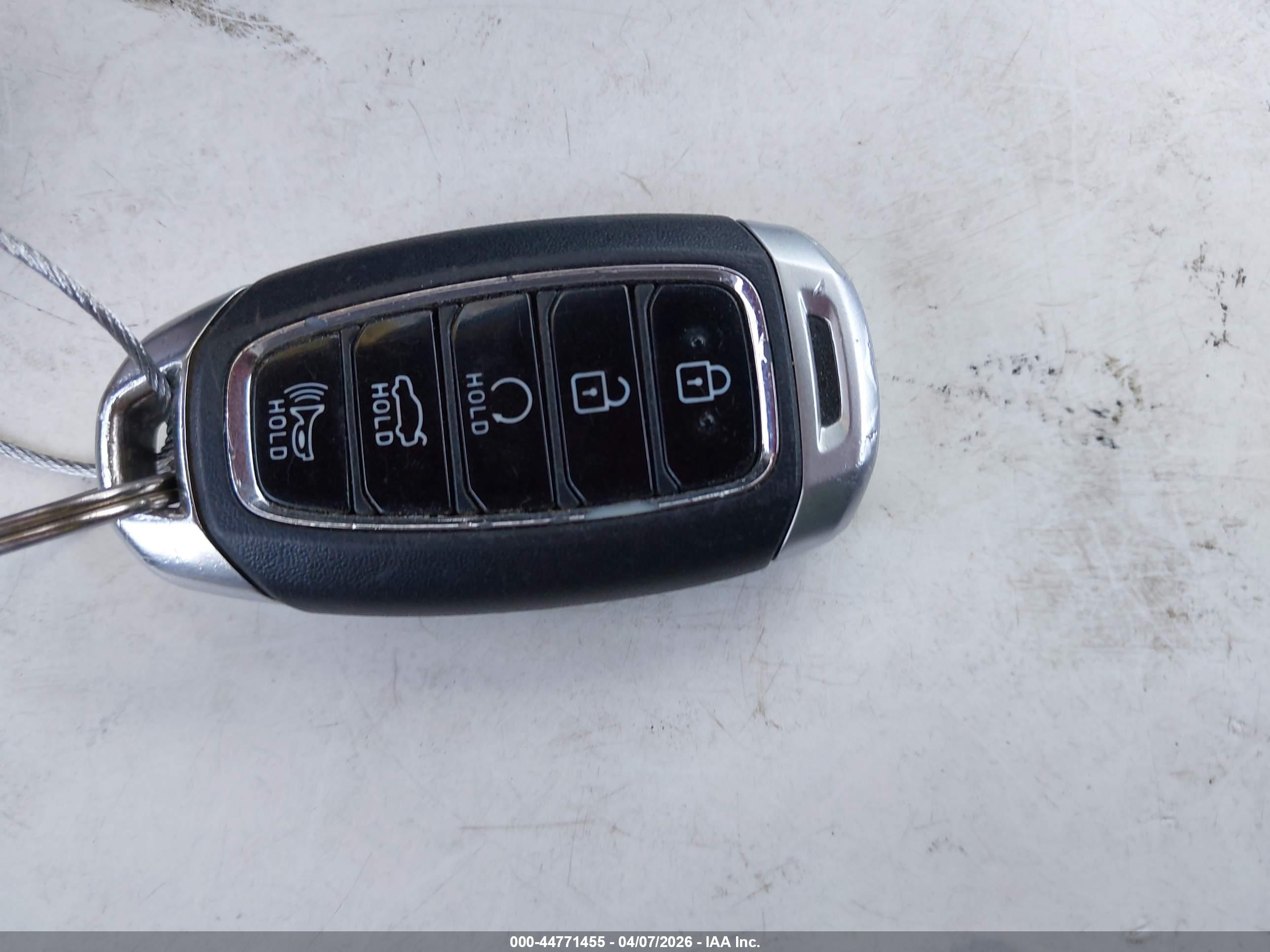 HYUNDAI ELANTRA image 11