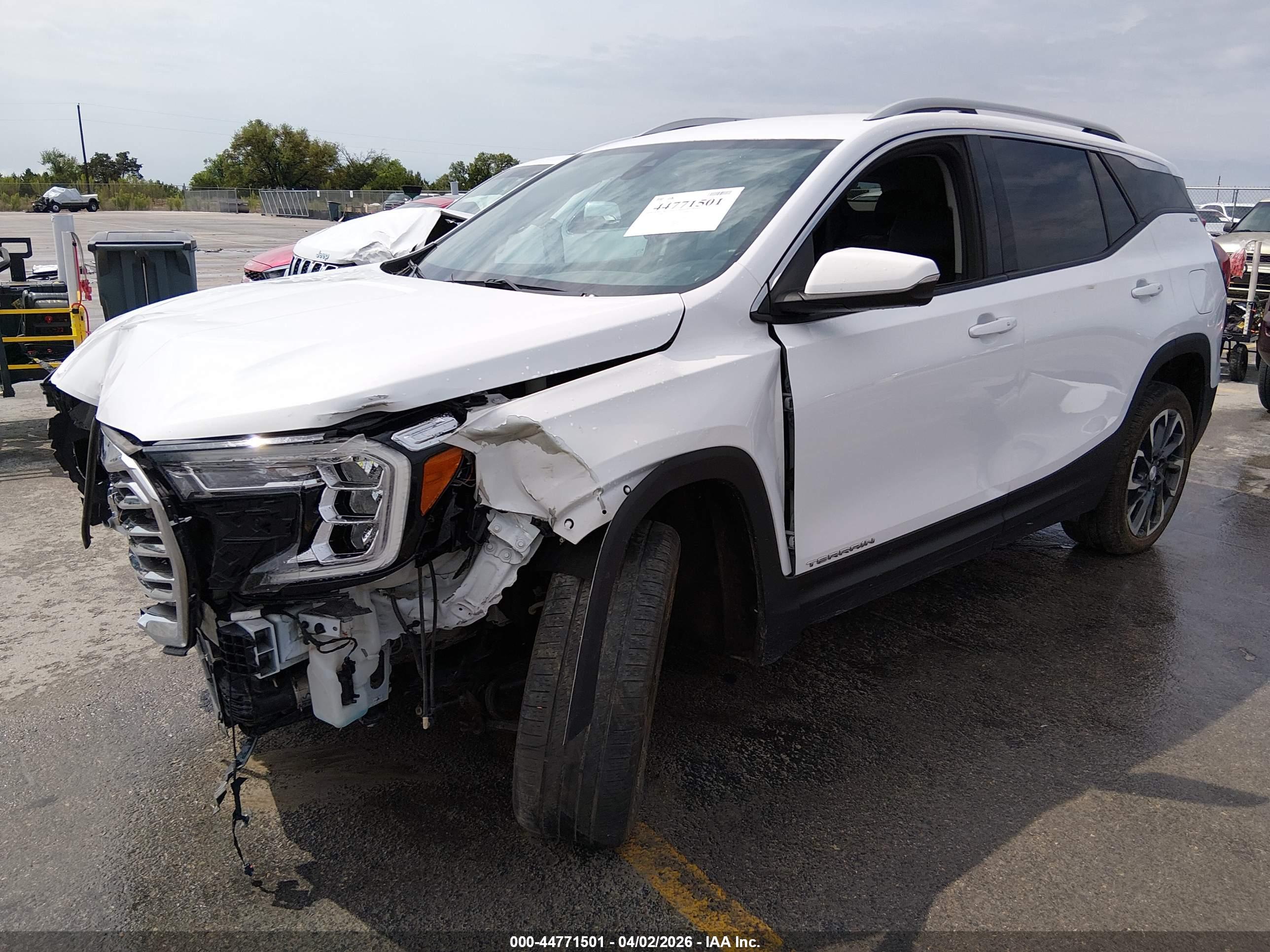 GMC TERRAIN image 2