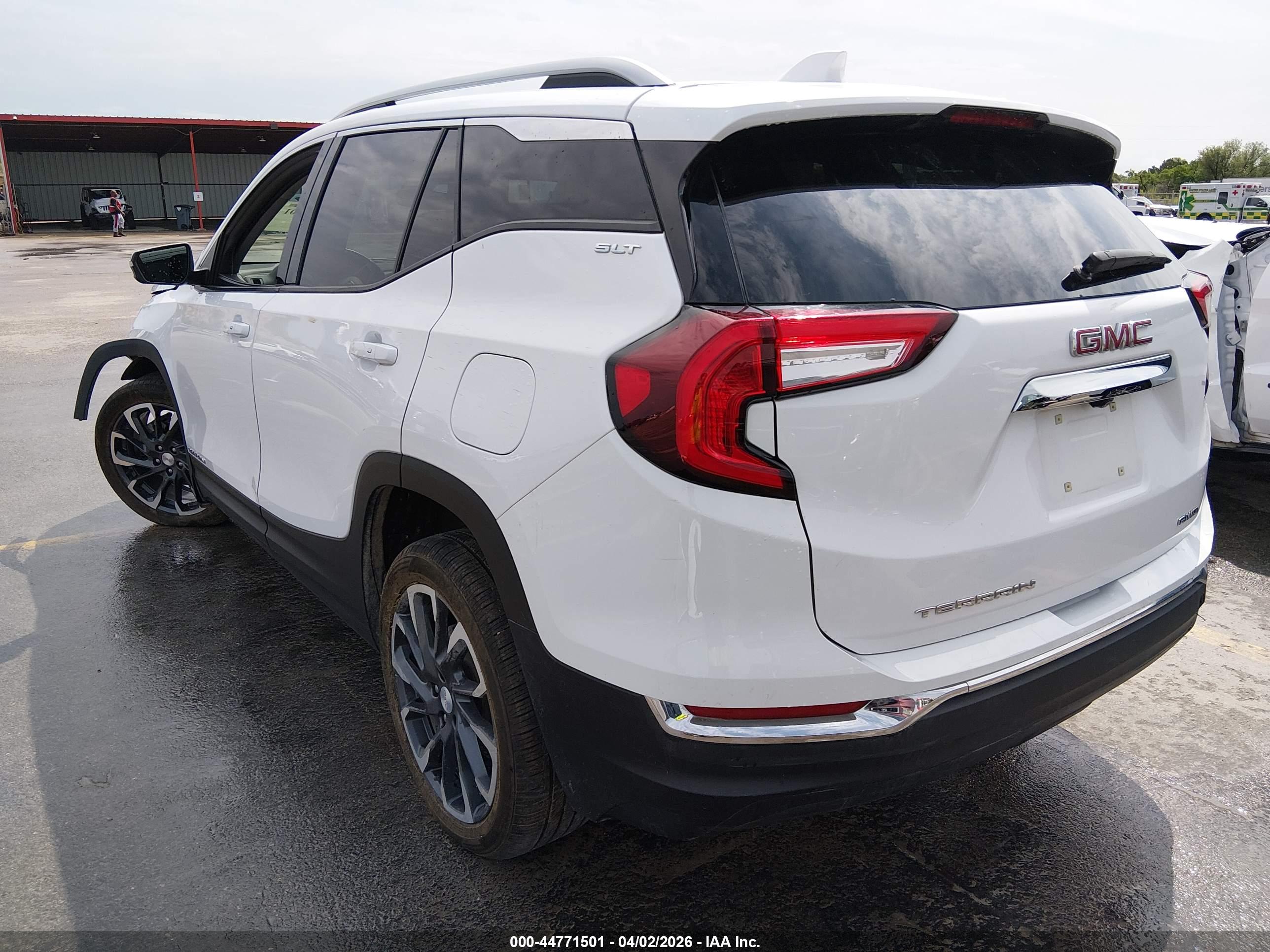 GMC TERRAIN image 3
