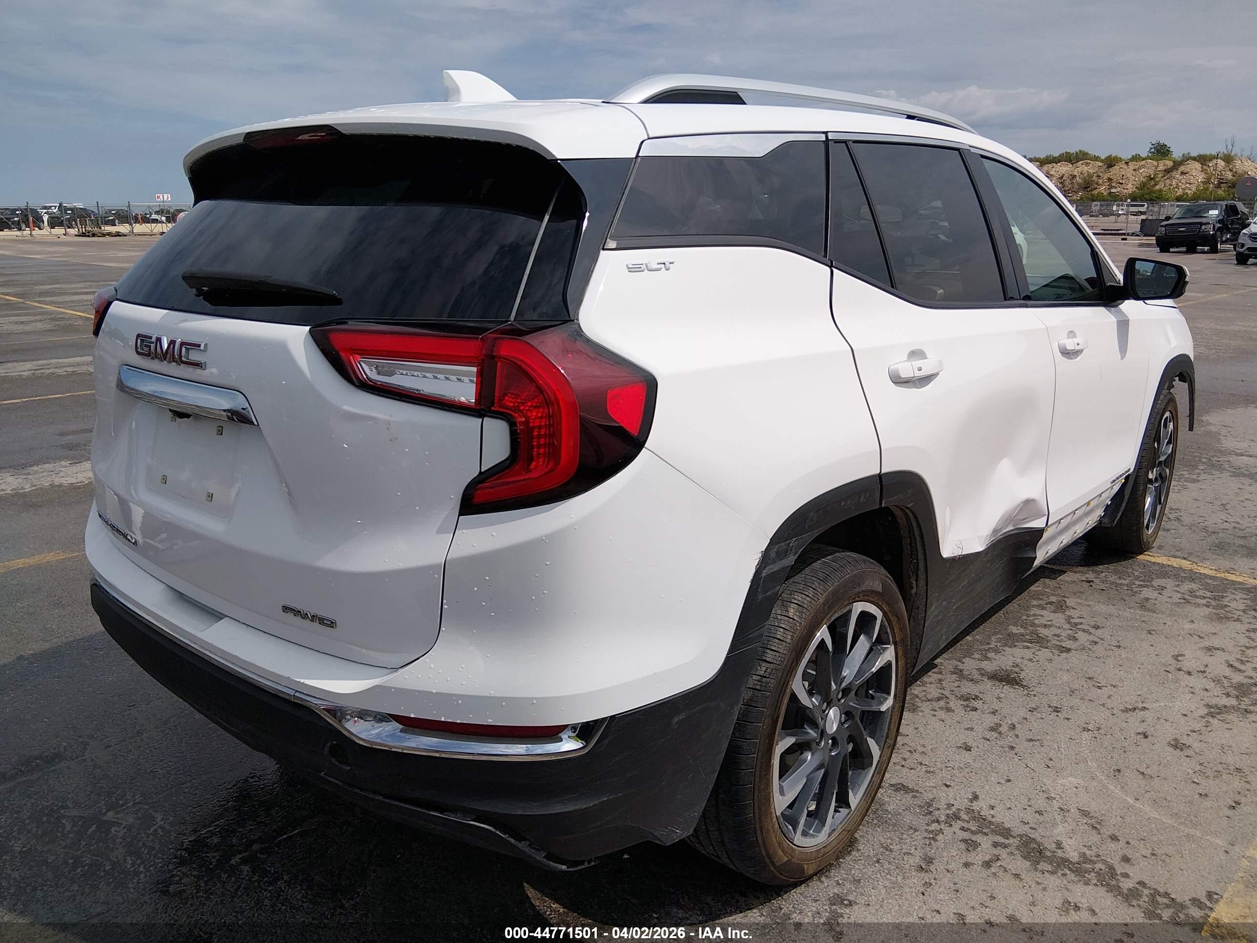 GMC TERRAIN image 4