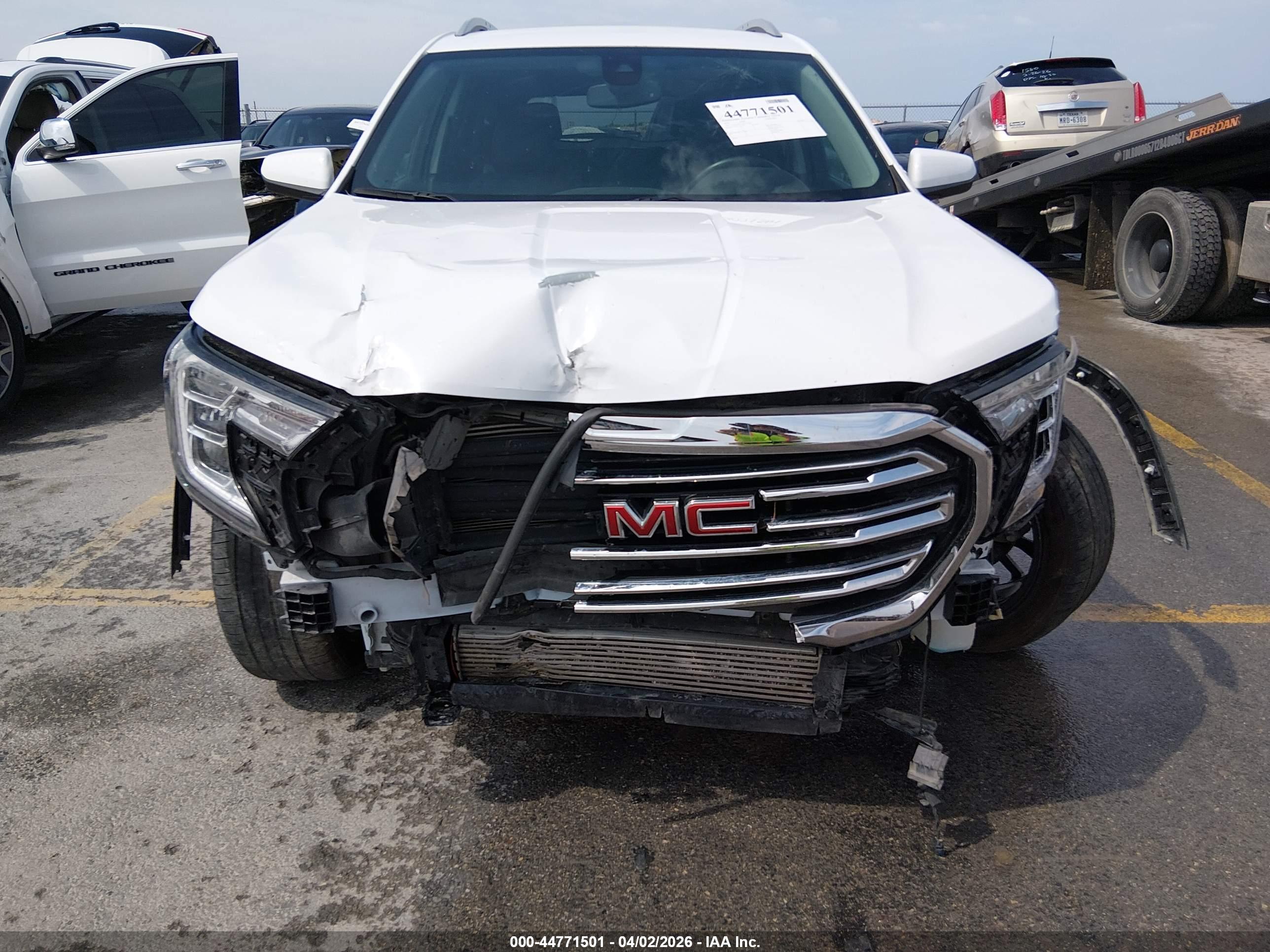 GMC TERRAIN image 6