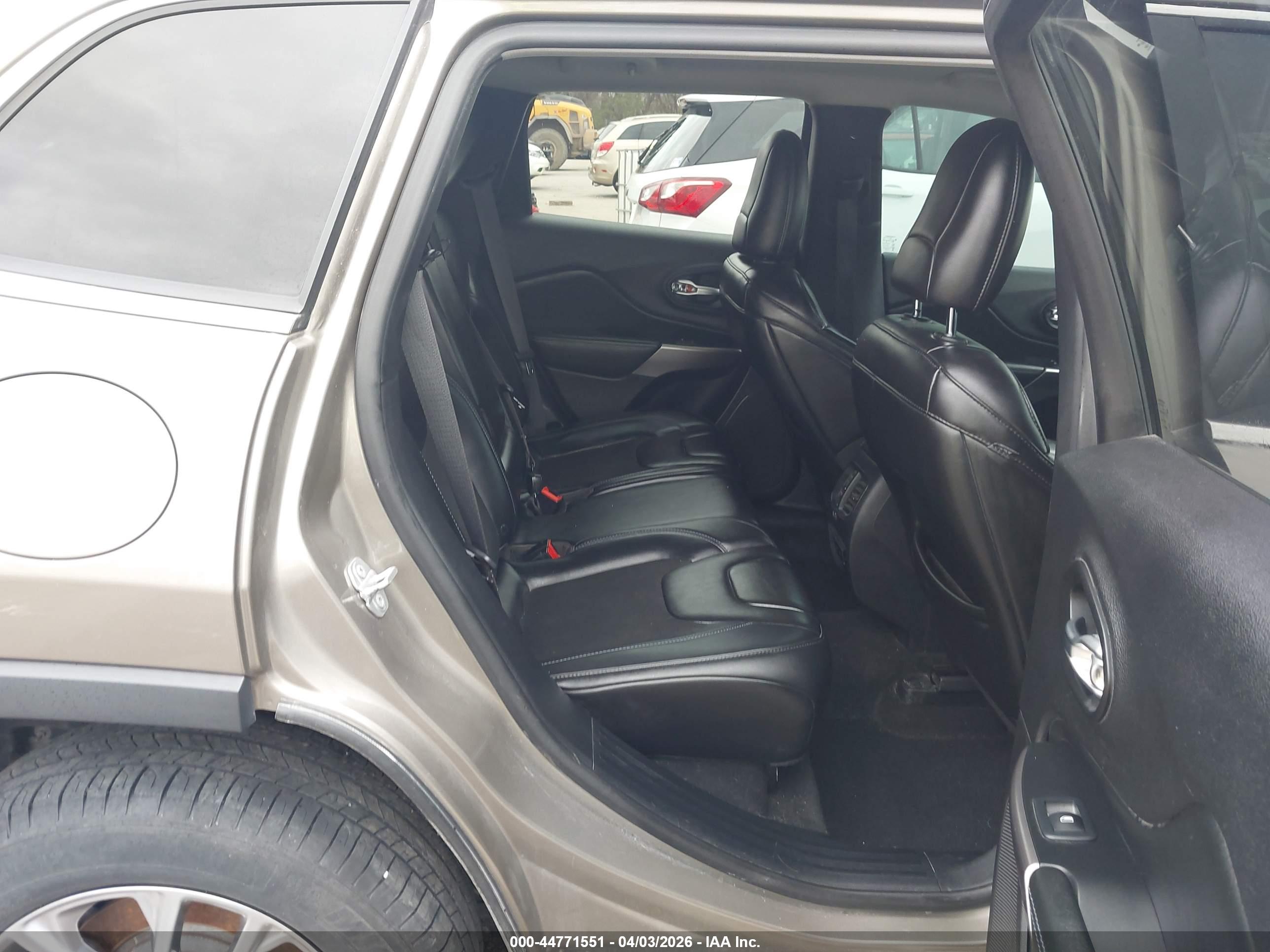 JEEP CHEROKEE image 8