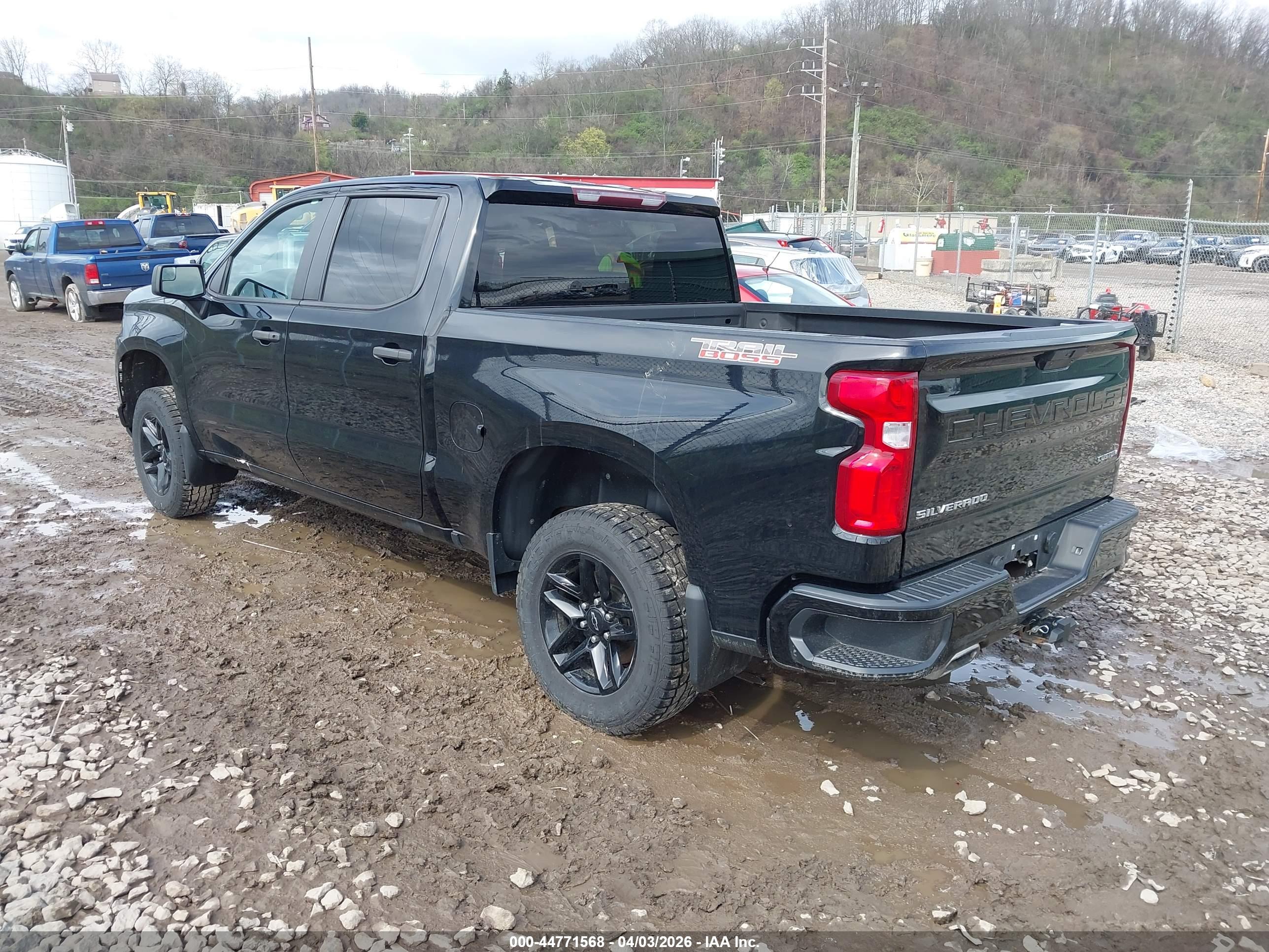 CHEVROLET SILVERADO image 3