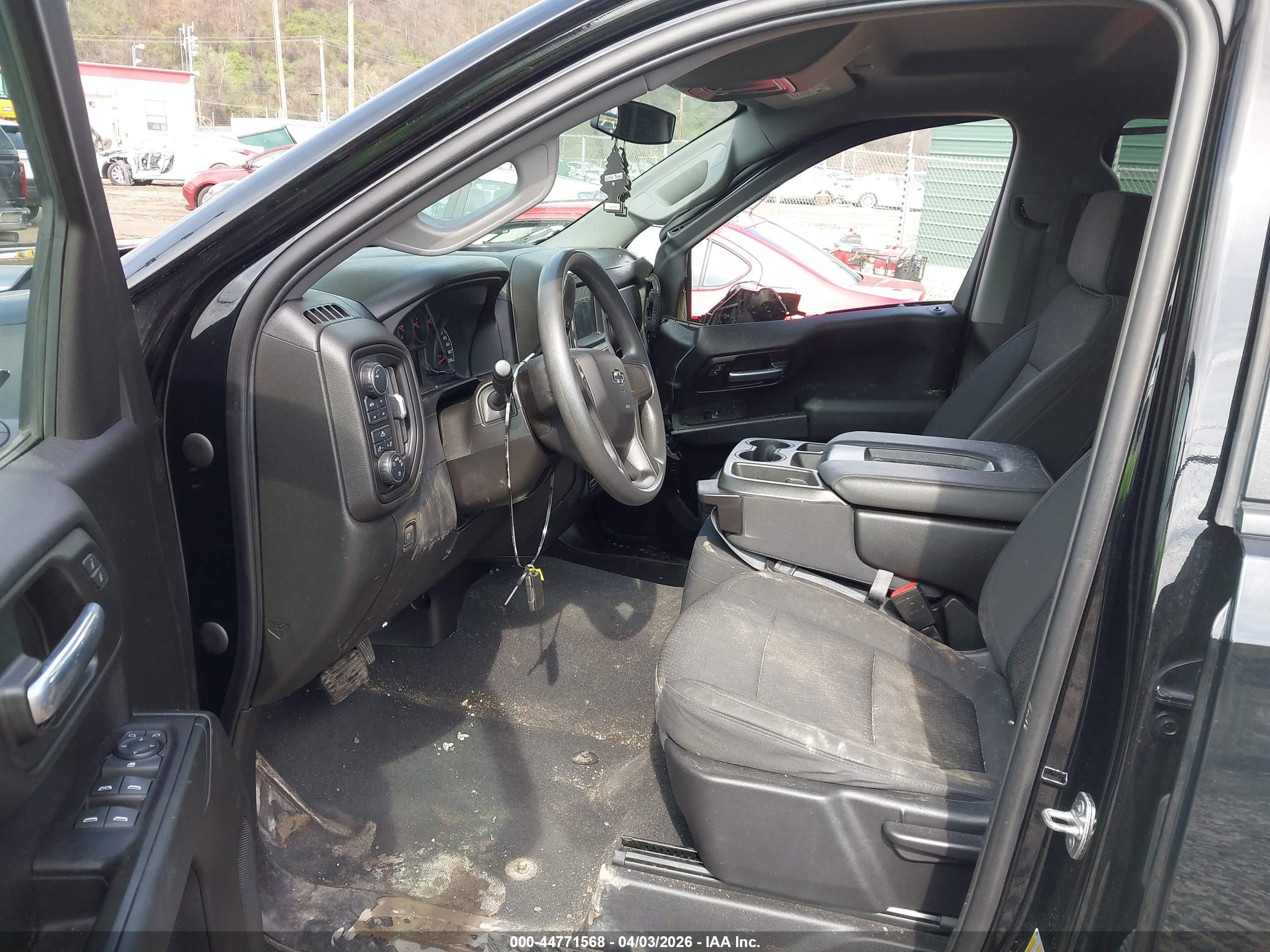 CHEVROLET SILVERADO image 5