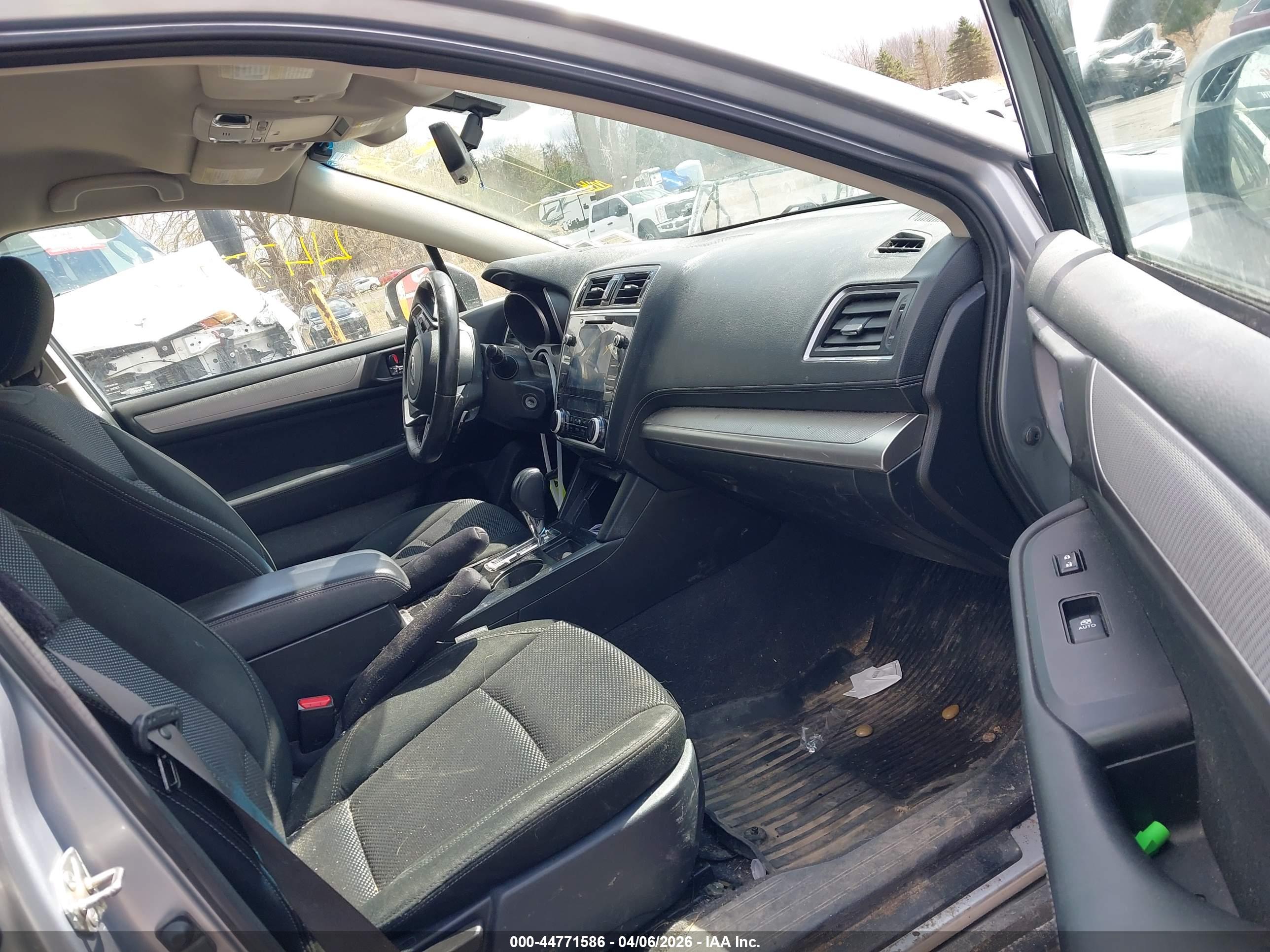 SUBARU OUTBACK image 5