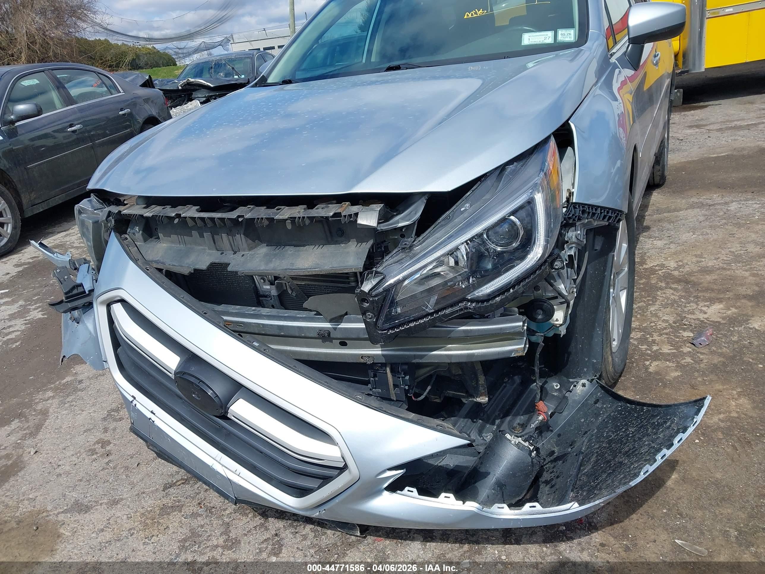 SUBARU OUTBACK image 6