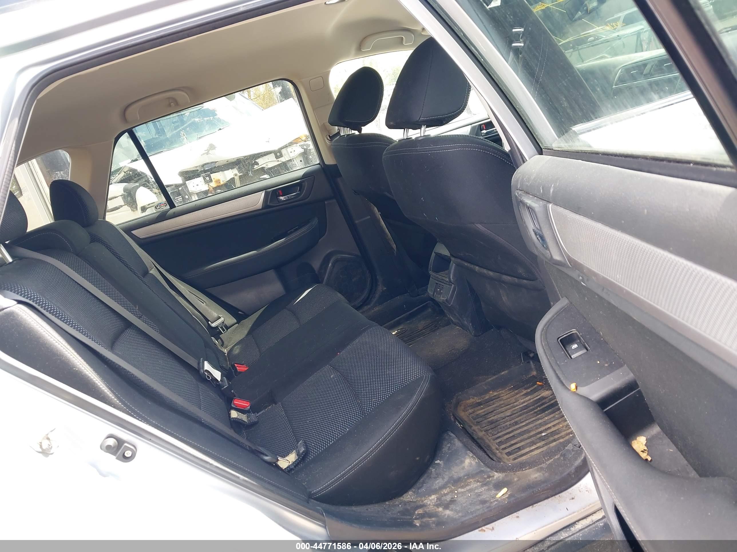 SUBARU OUTBACK image 8