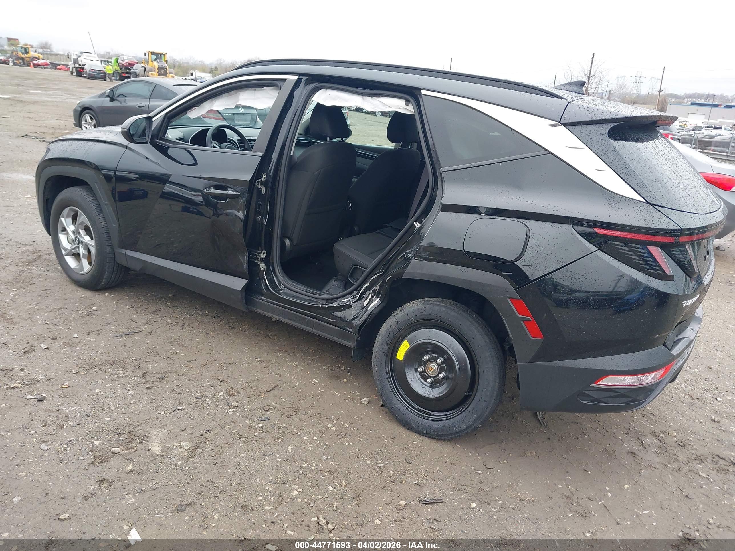 HYUNDAI TUCSON image 3