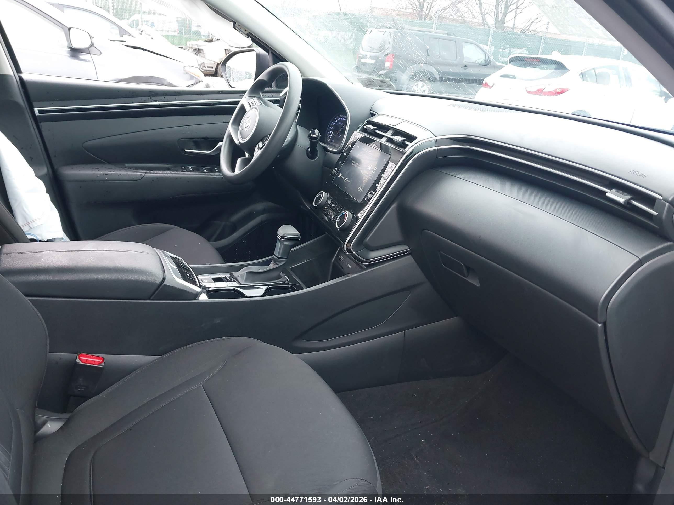 HYUNDAI TUCSON image 5