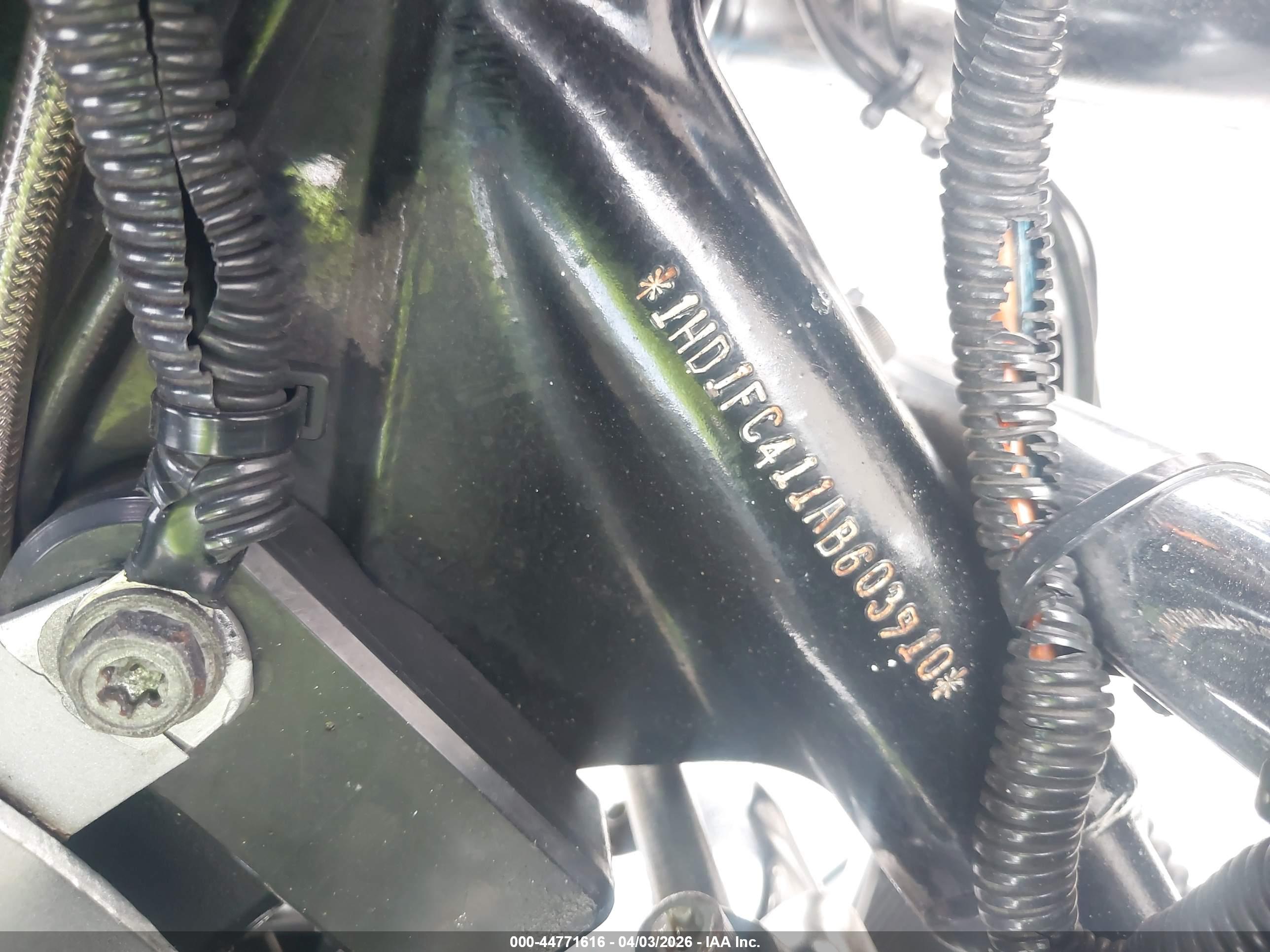 HARLEY-DAVIDSON FLHTCU image 10