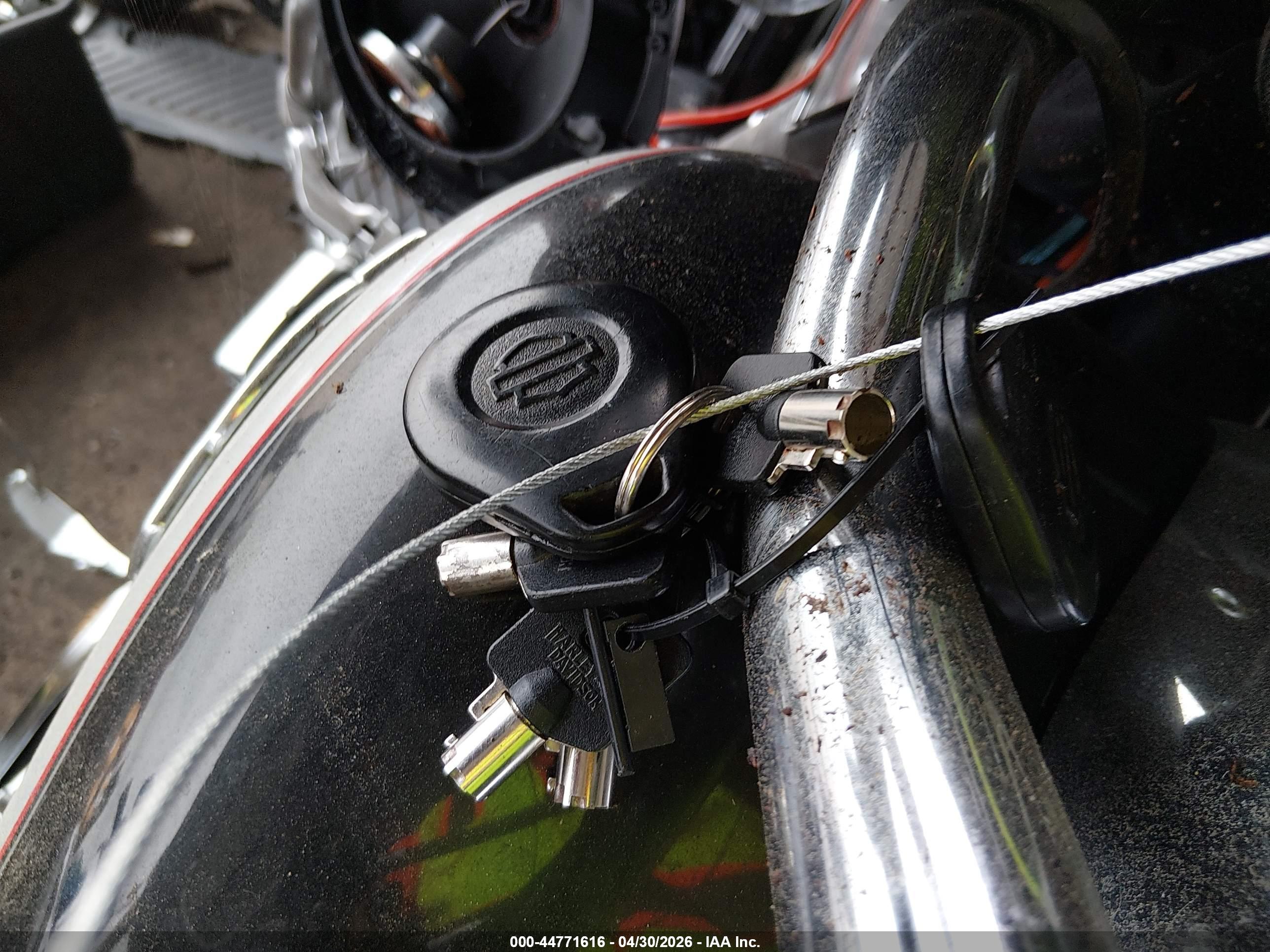 HARLEY-DAVIDSON FLHTCU image 11