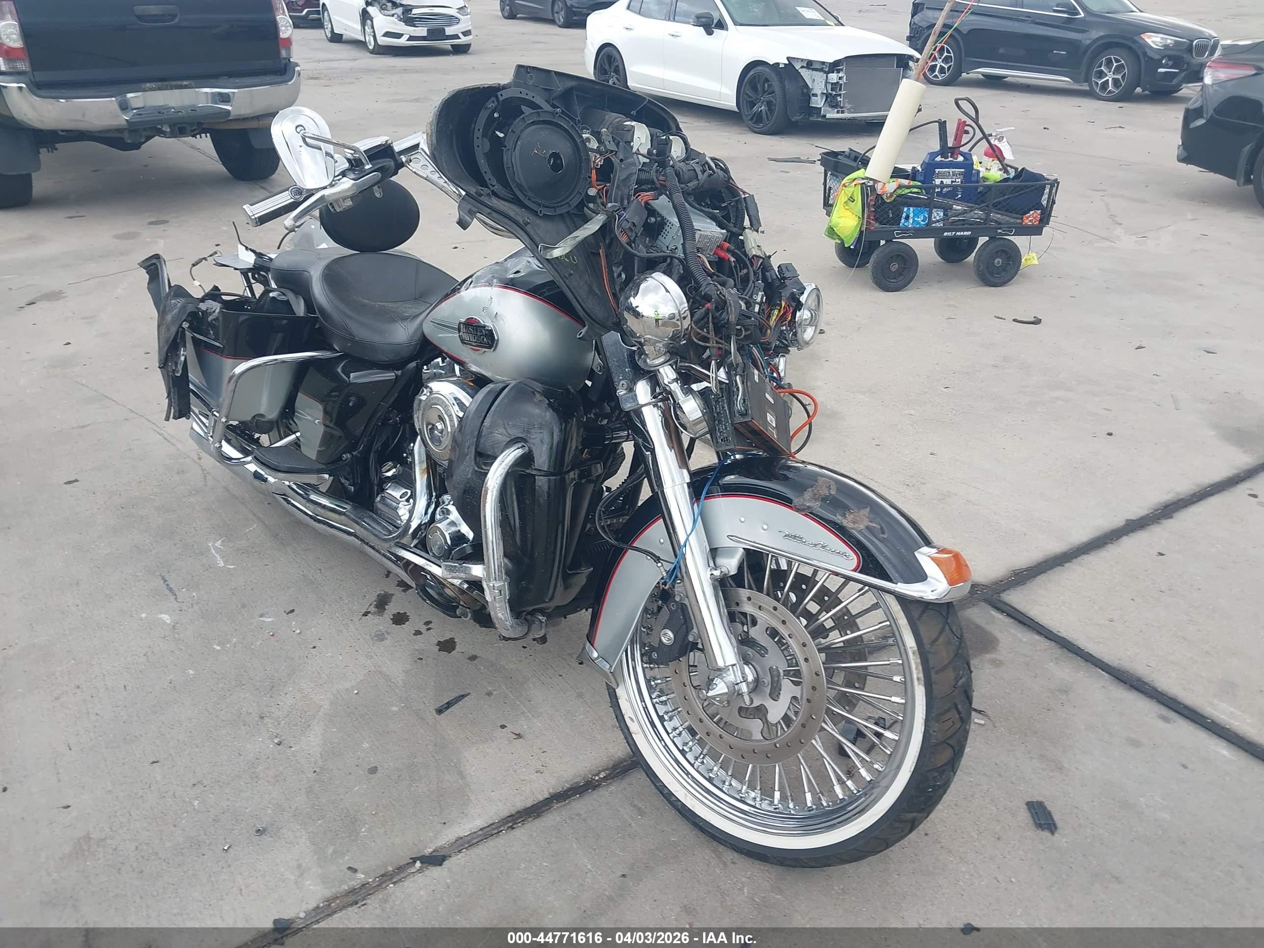 HARLEY-DAVIDSON FLHTCU image 2