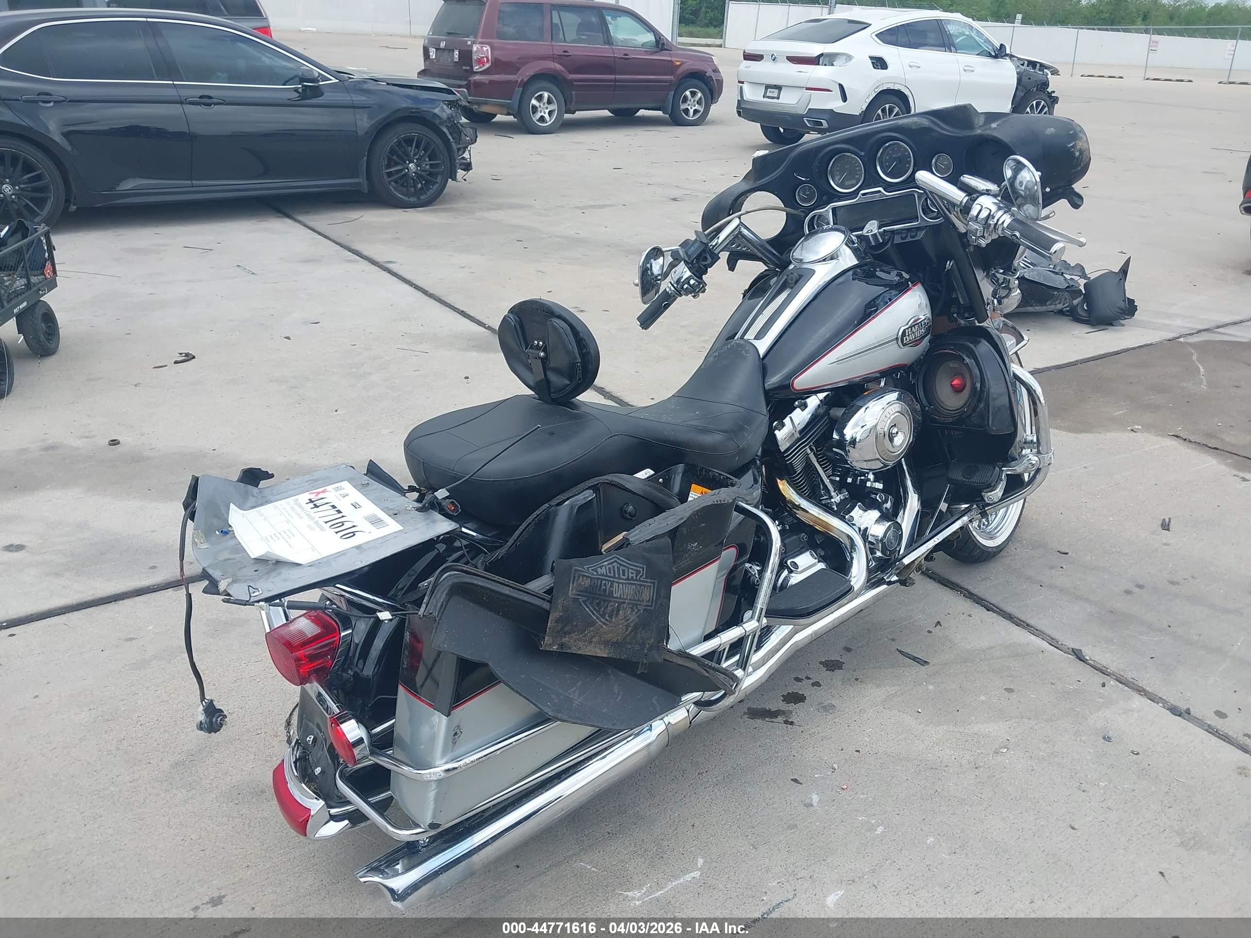 HARLEY-DAVIDSON FLHTCU image 4