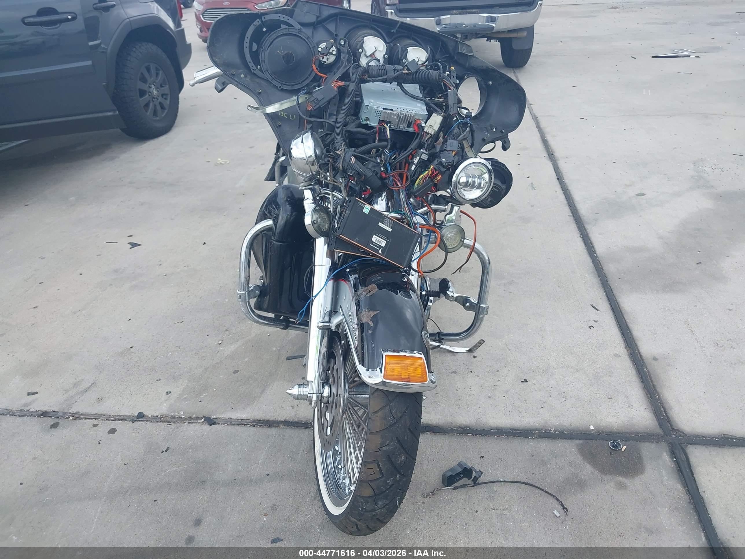 HARLEY-DAVIDSON FLHTCU image 5