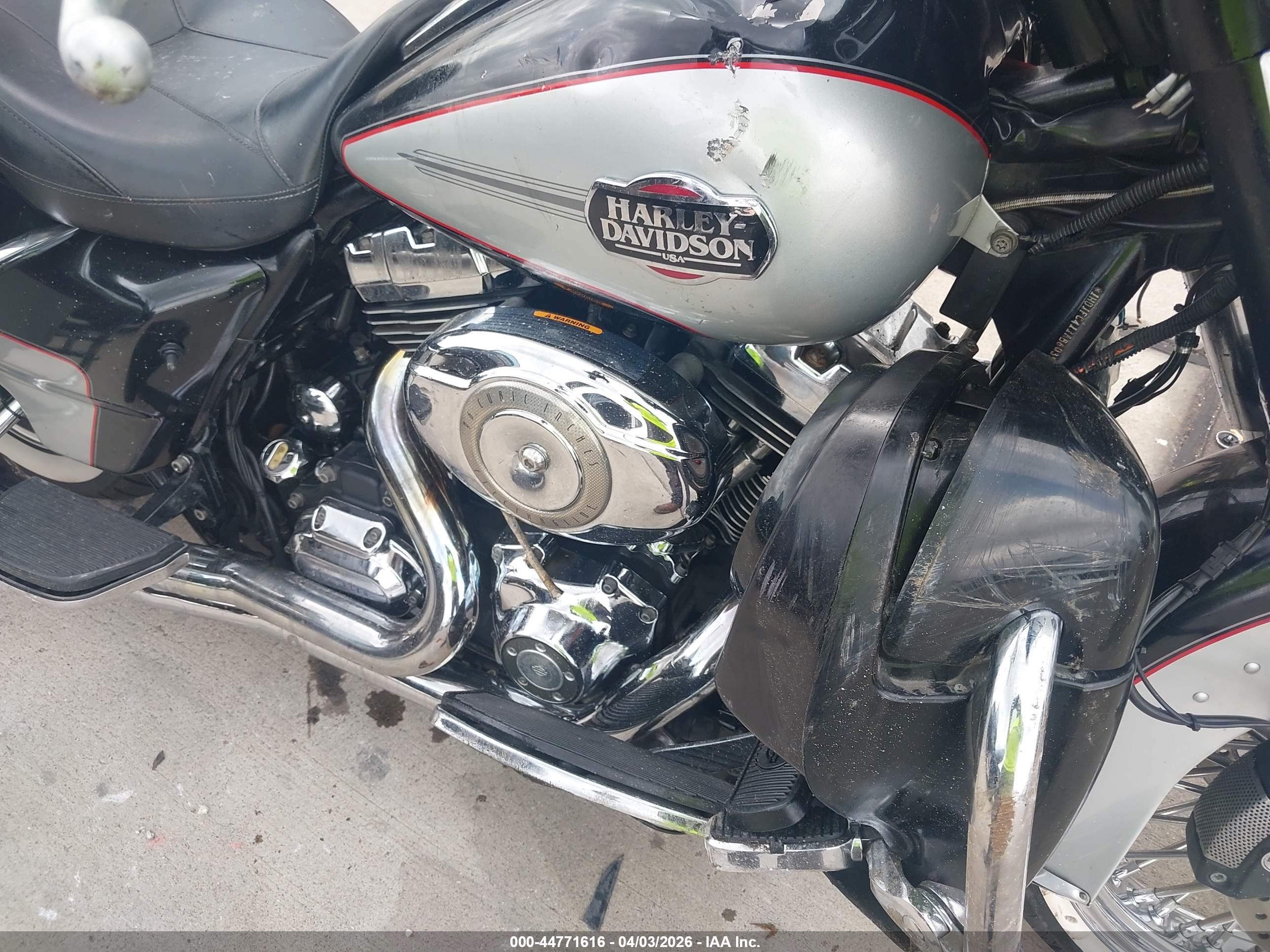 HARLEY-DAVIDSON FLHTCU image 8
