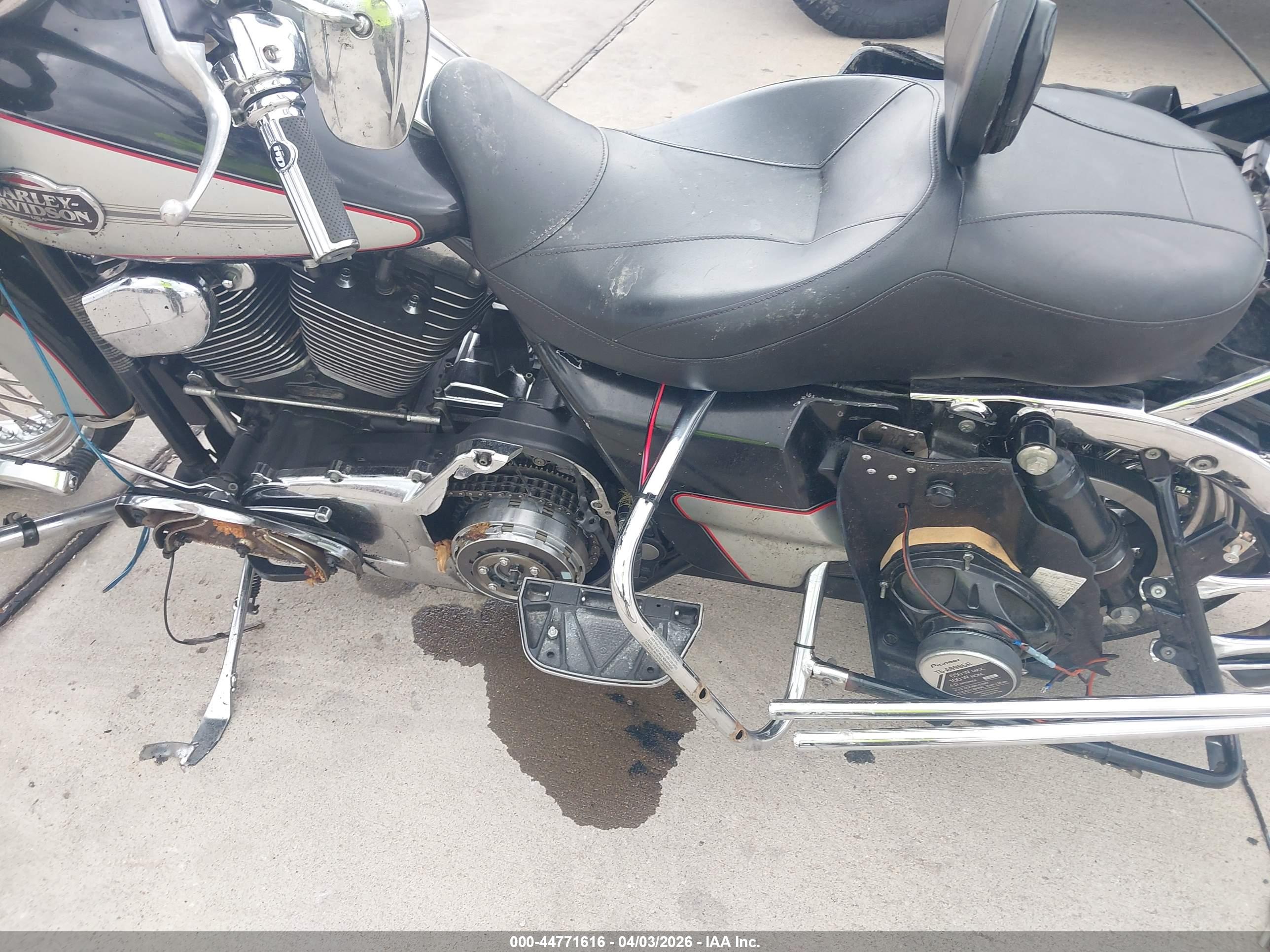 HARLEY-DAVIDSON FLHTCU image 9