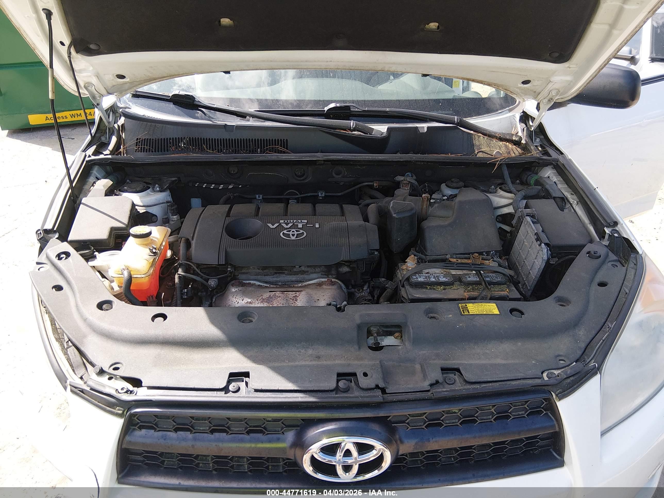 TOYOTA RAV4 image 10