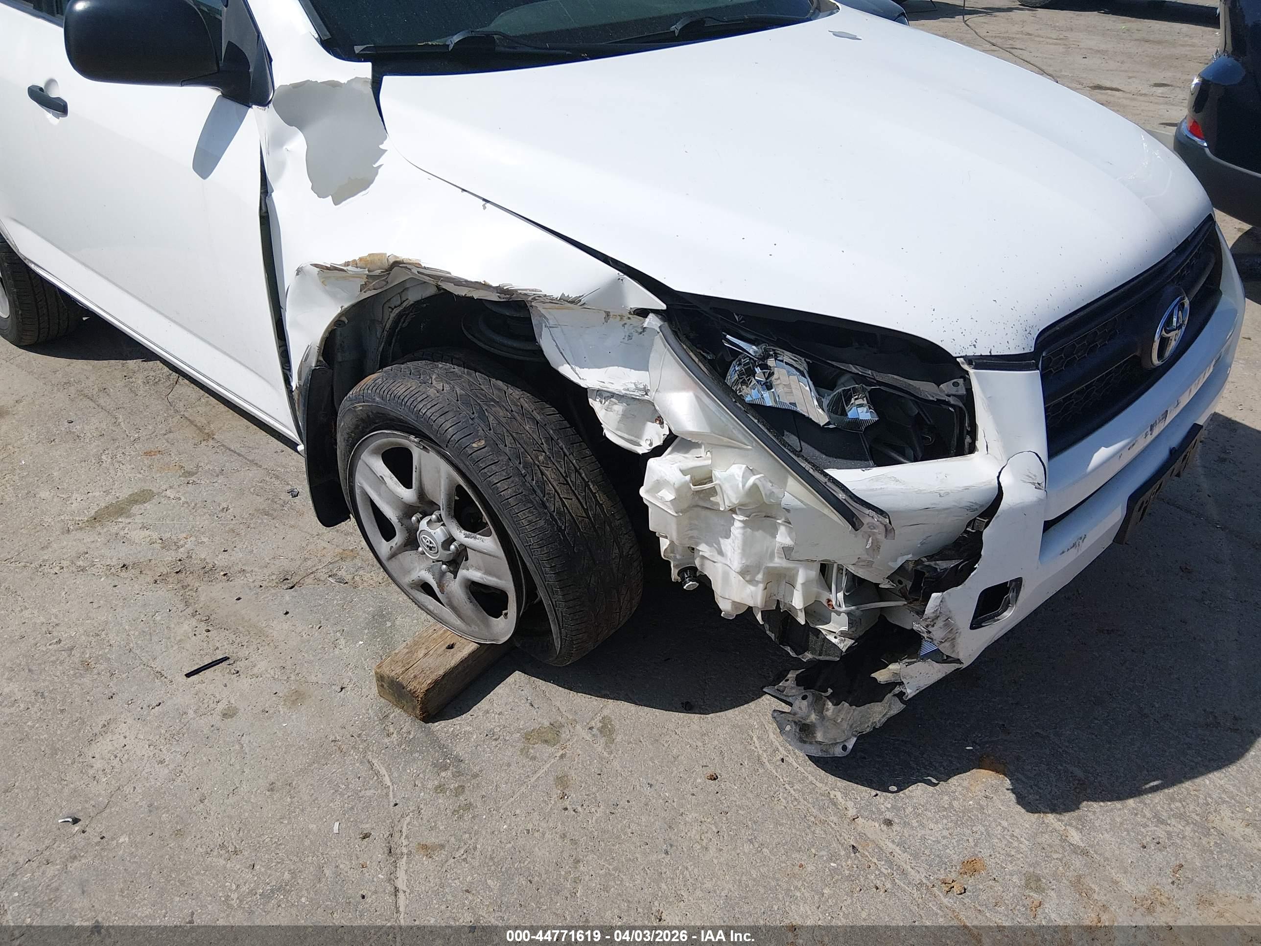 TOYOTA RAV4 image 6