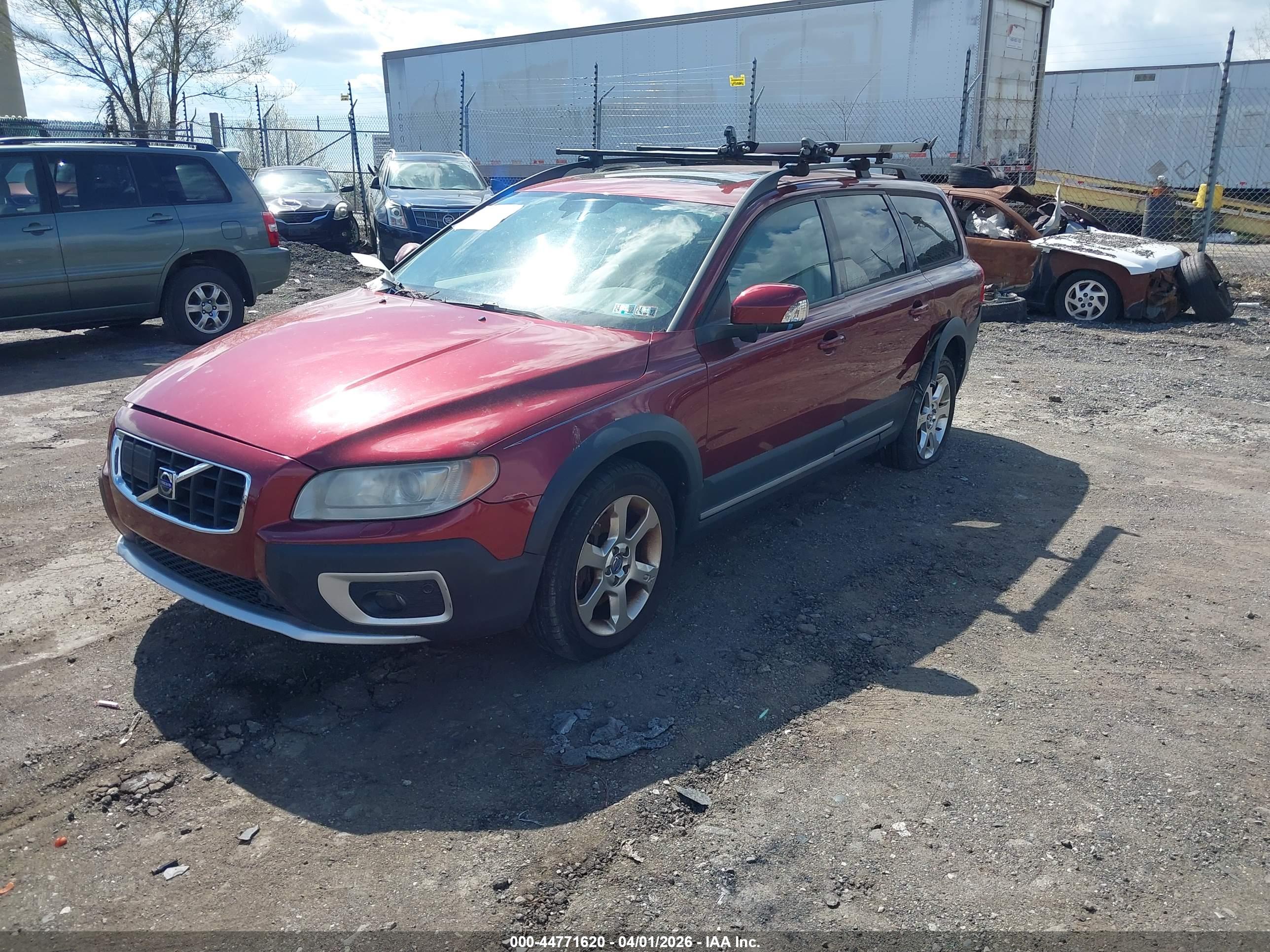 VOLVO XC70 image 2
