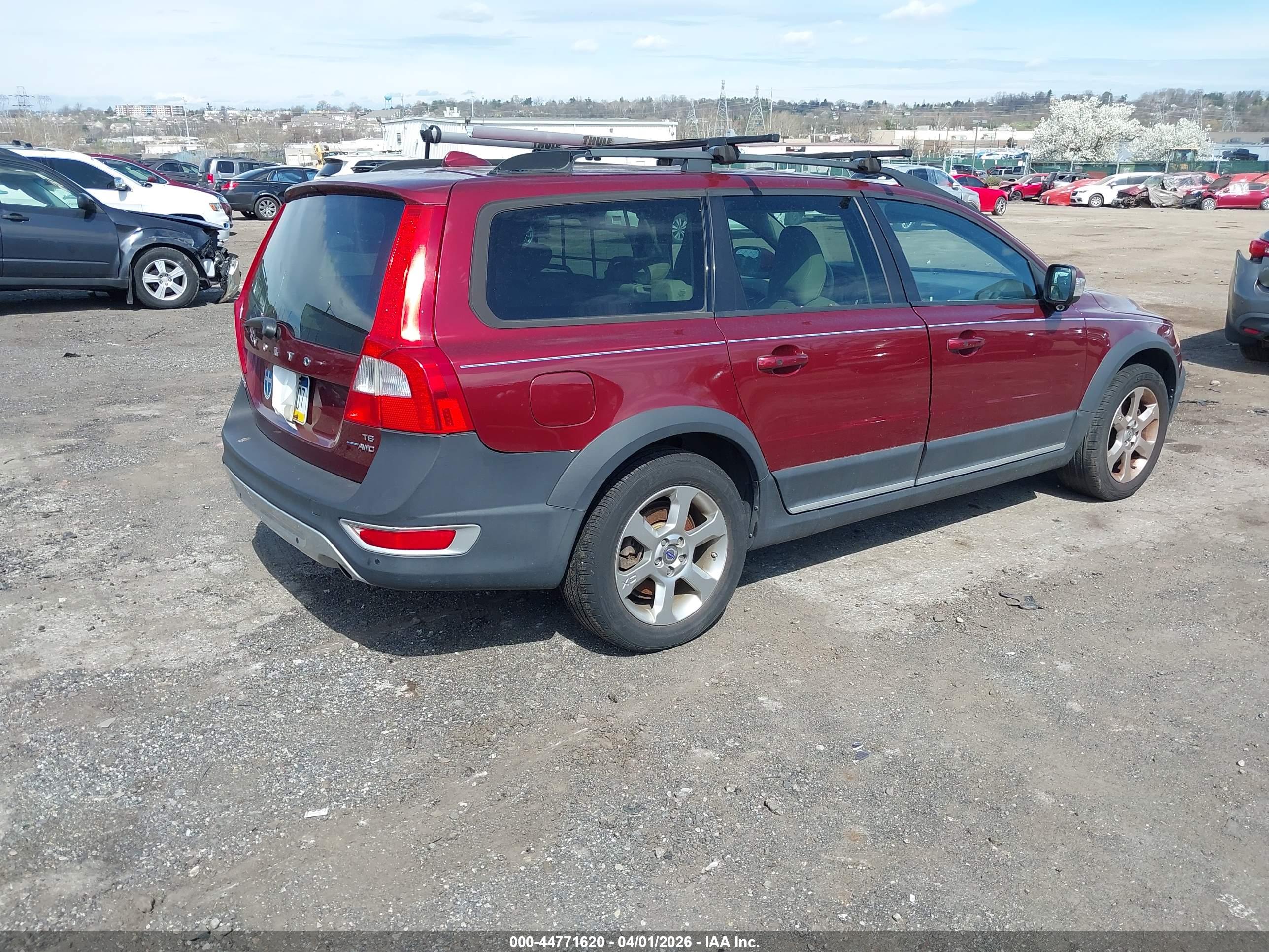 VOLVO XC70 image 4