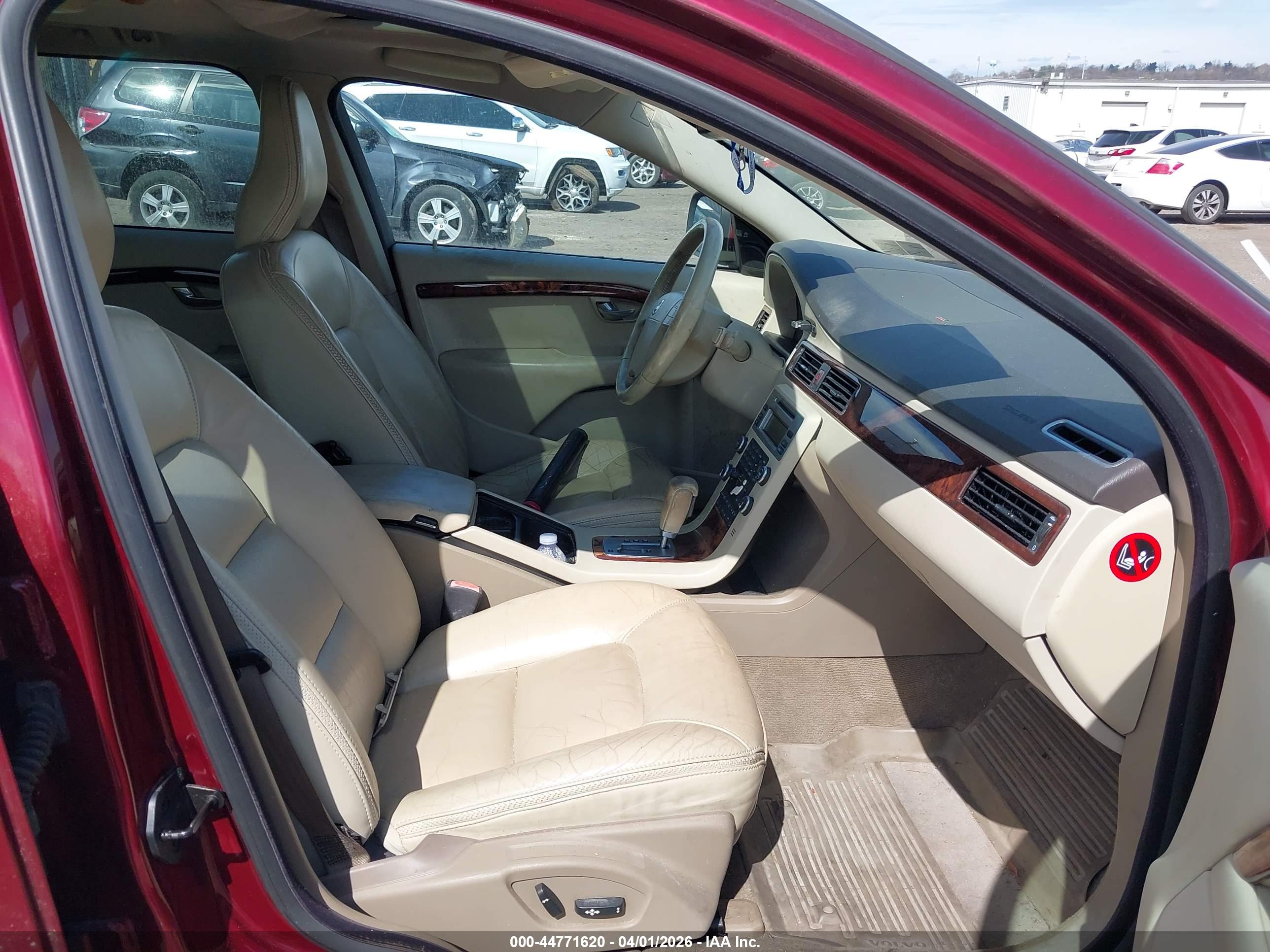 VOLVO XC70 image 5