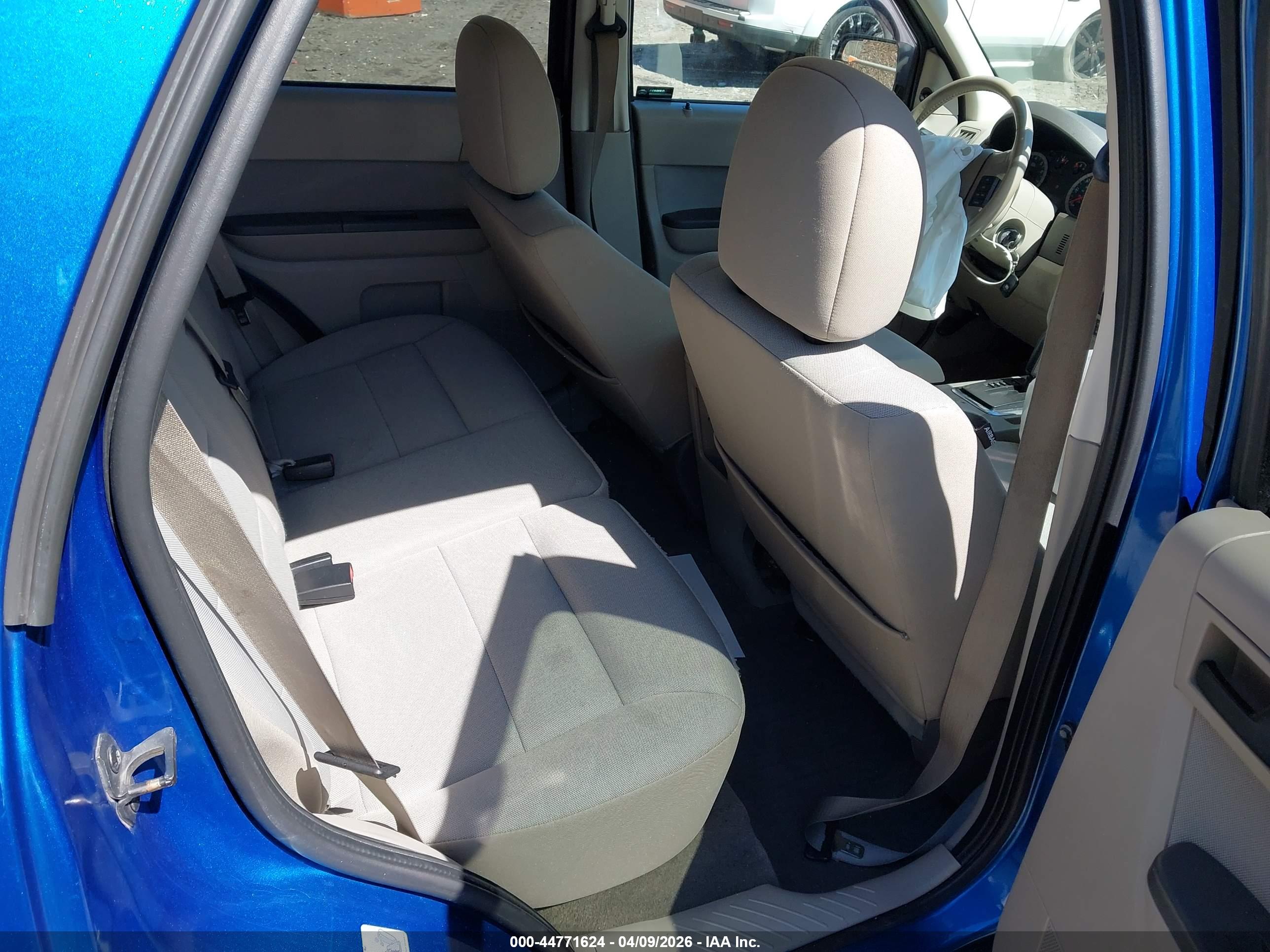 FORD ESCAPE image 8