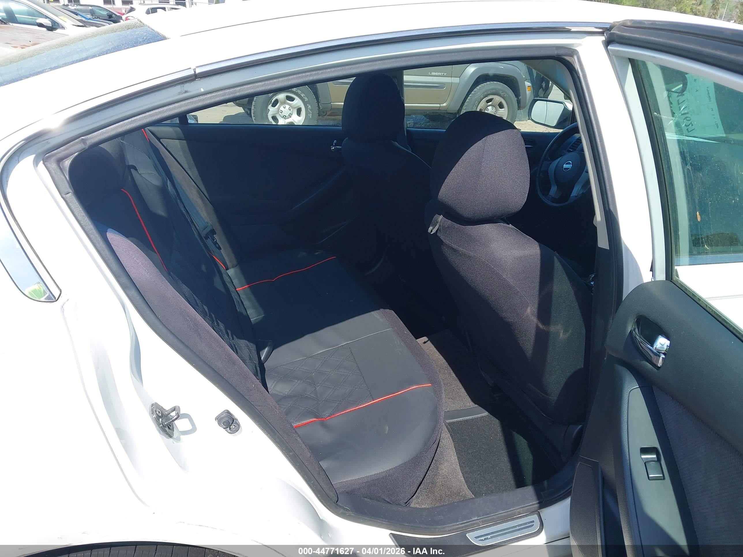 NISSAN ALTIMA image 8