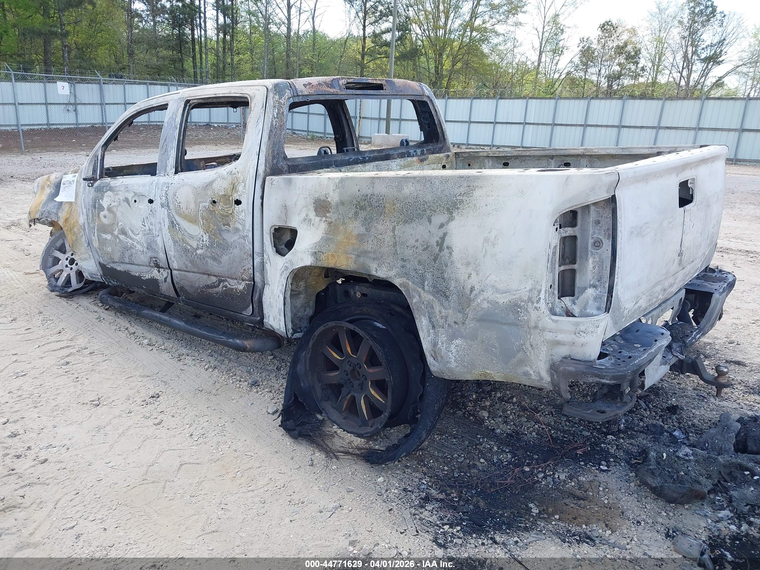 CHEVROLET COLORADO image 3