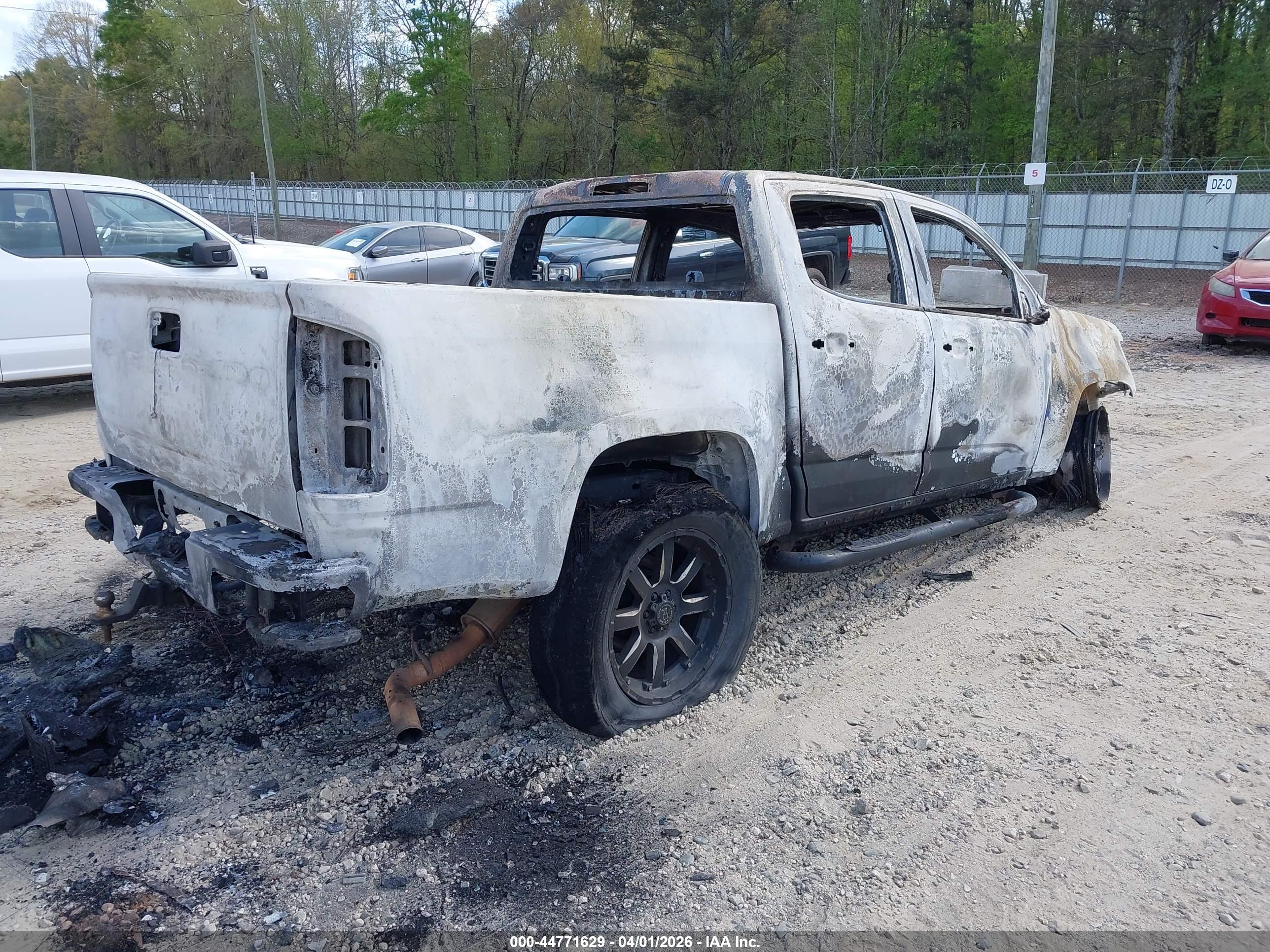 CHEVROLET COLORADO image 4