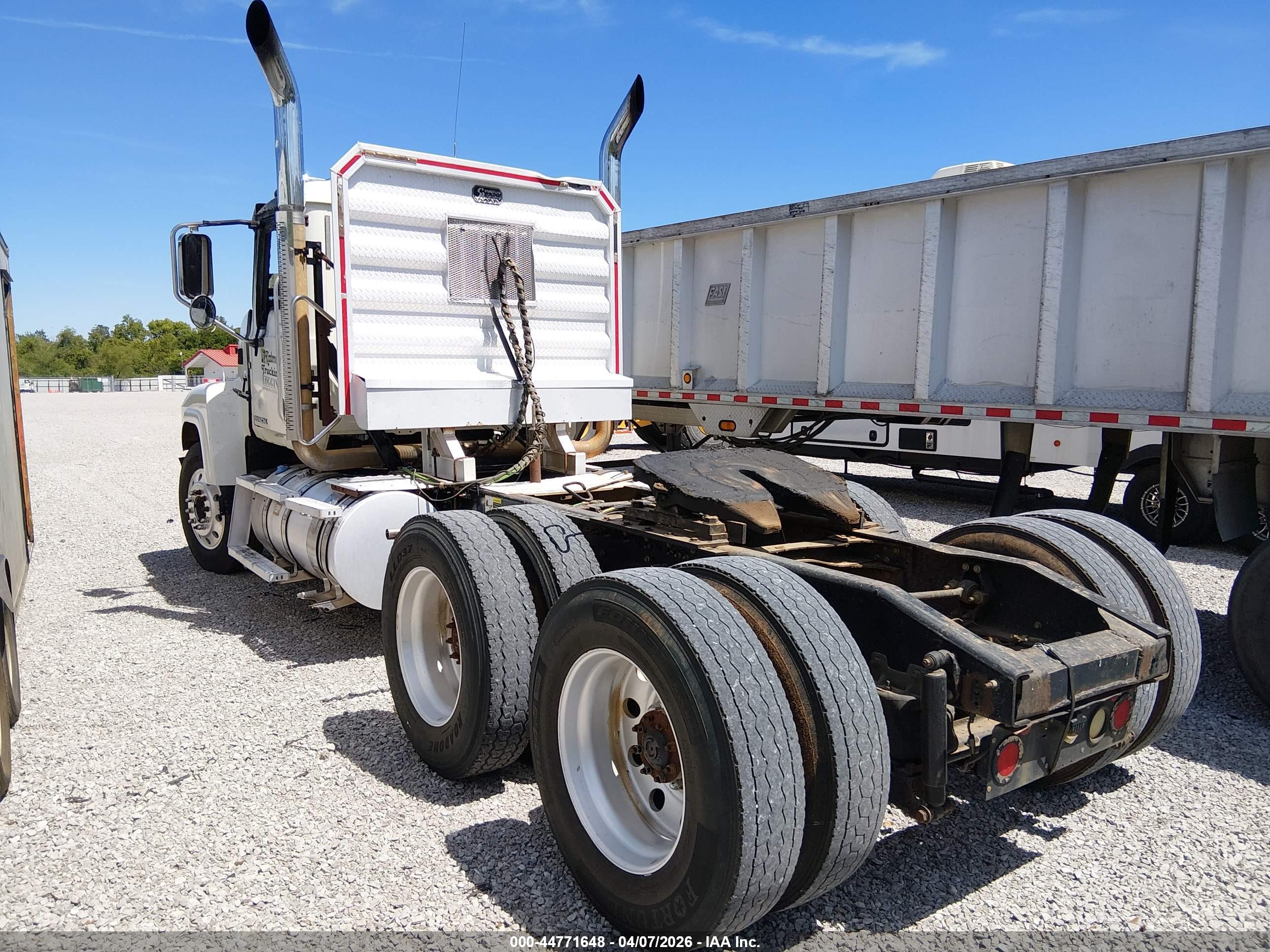 MACK PINNACLE image 3