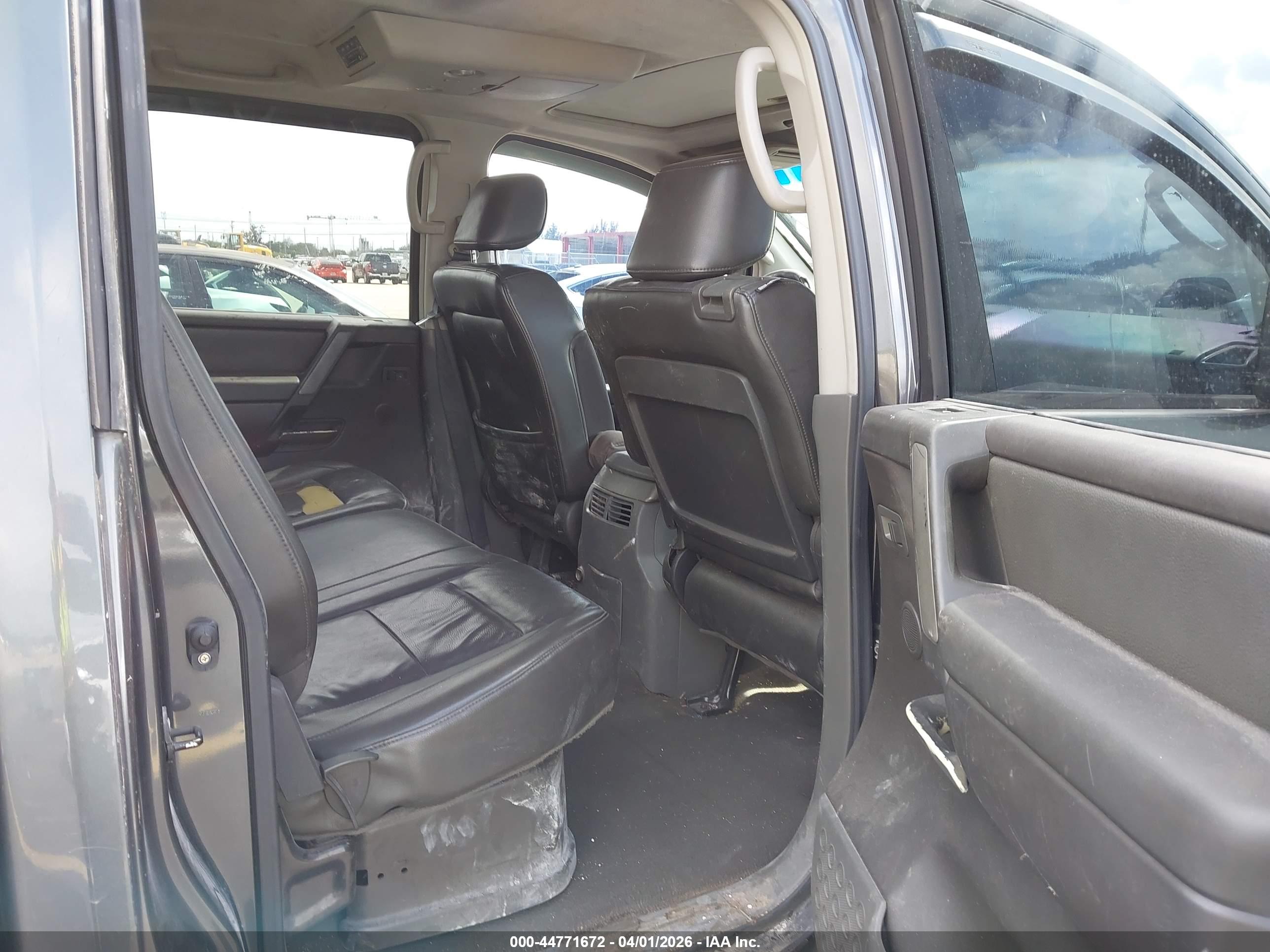 NISSAN TITAN image 8