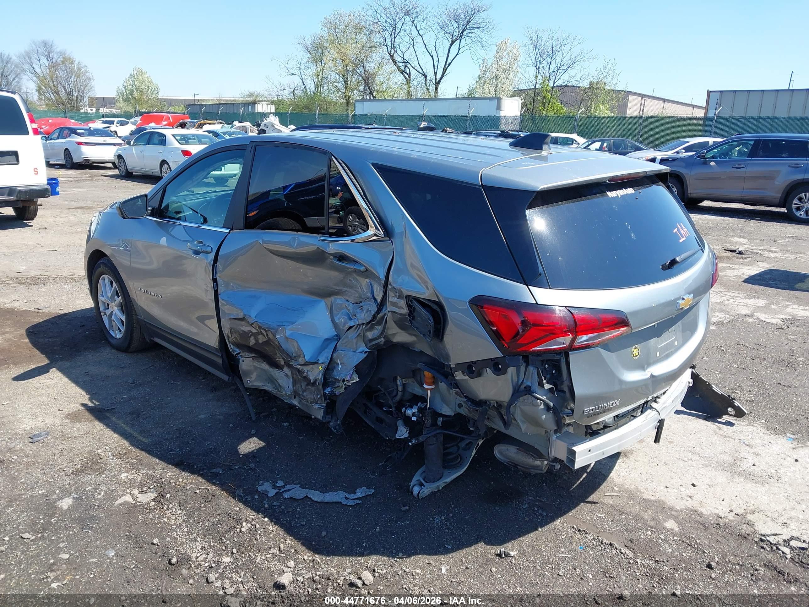 CHEVROLET EQUINOX image 3