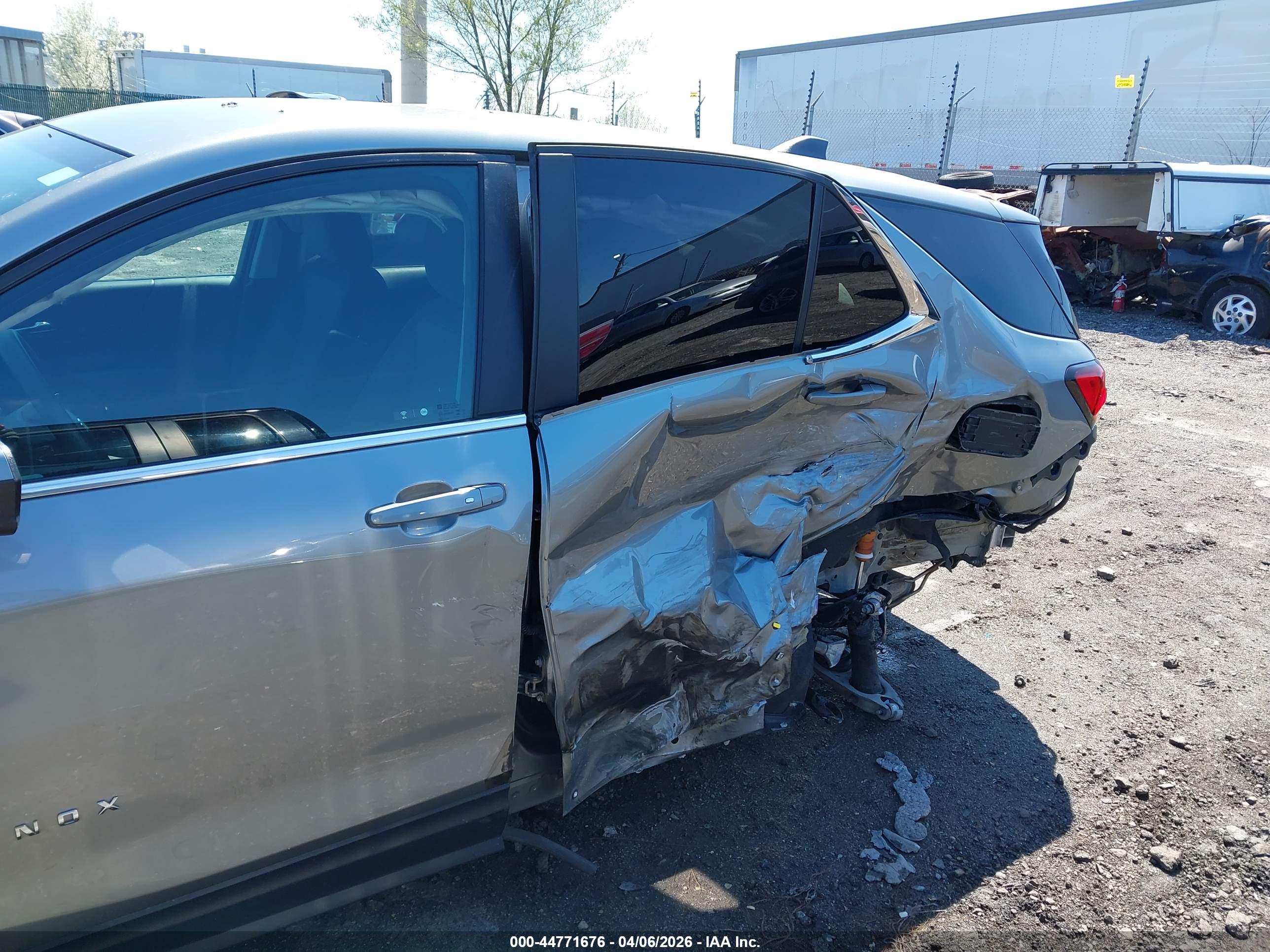 CHEVROLET EQUINOX image 6