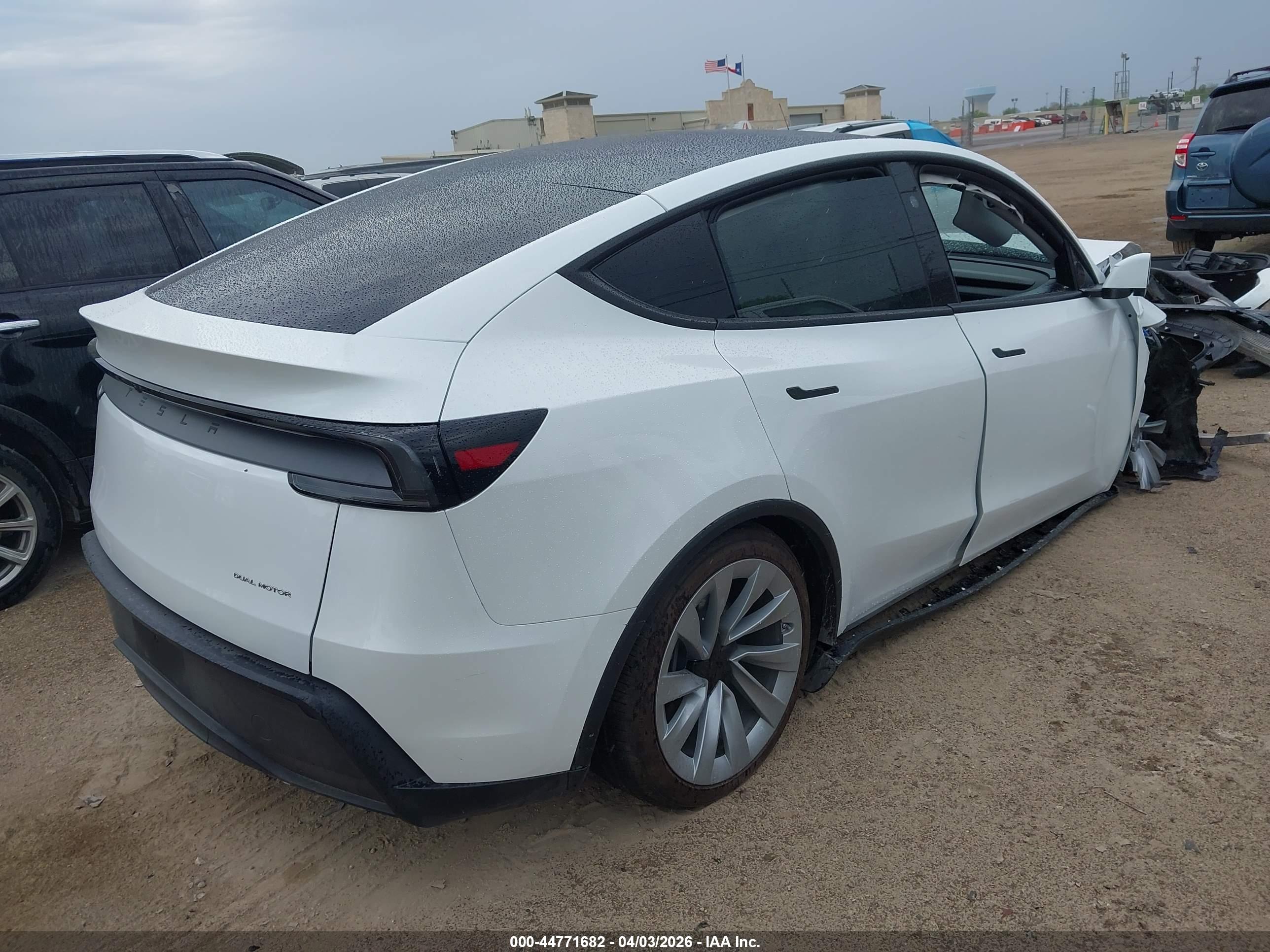 TESLA MODEL image 4