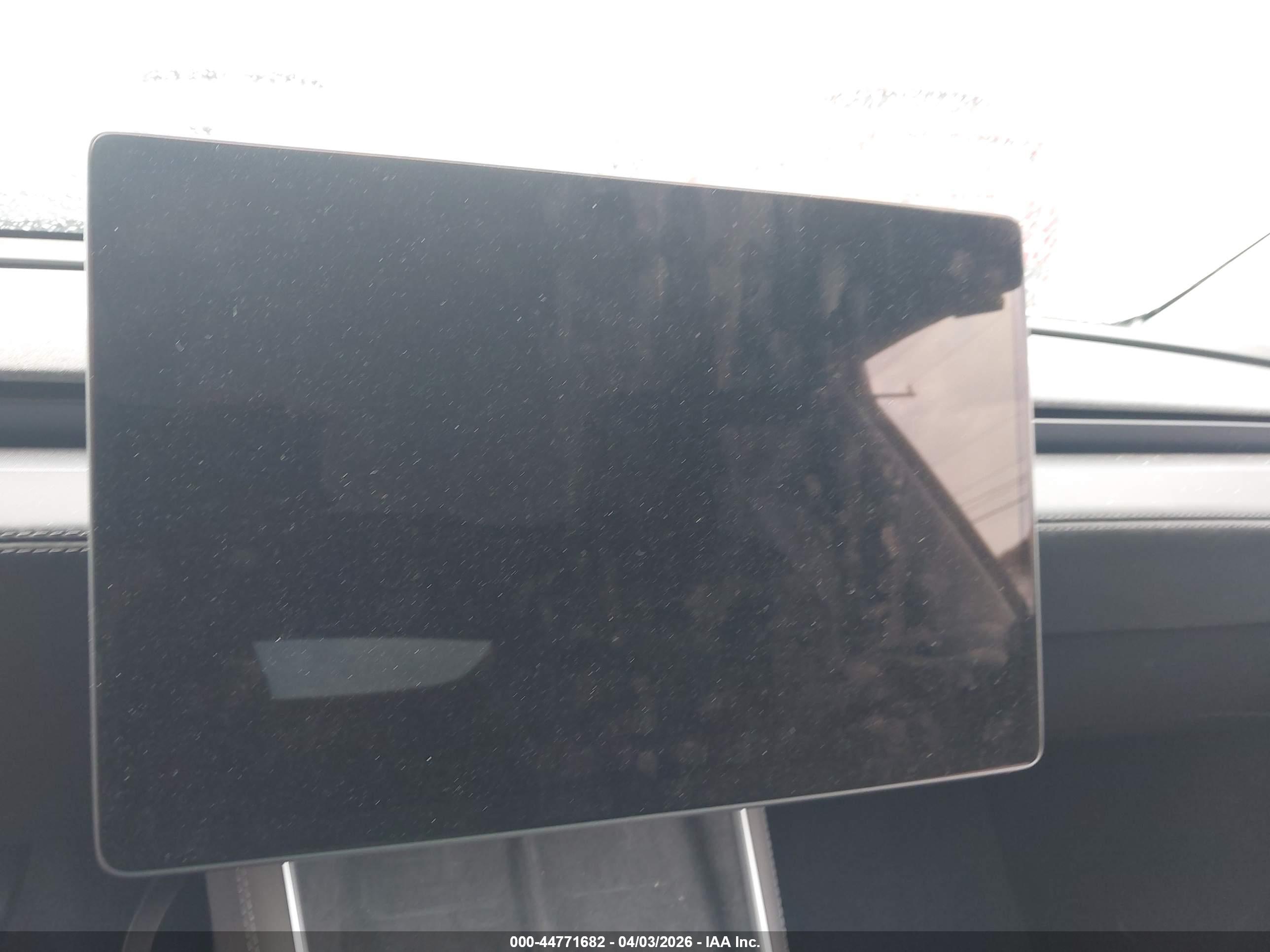 TESLA MODEL image 7