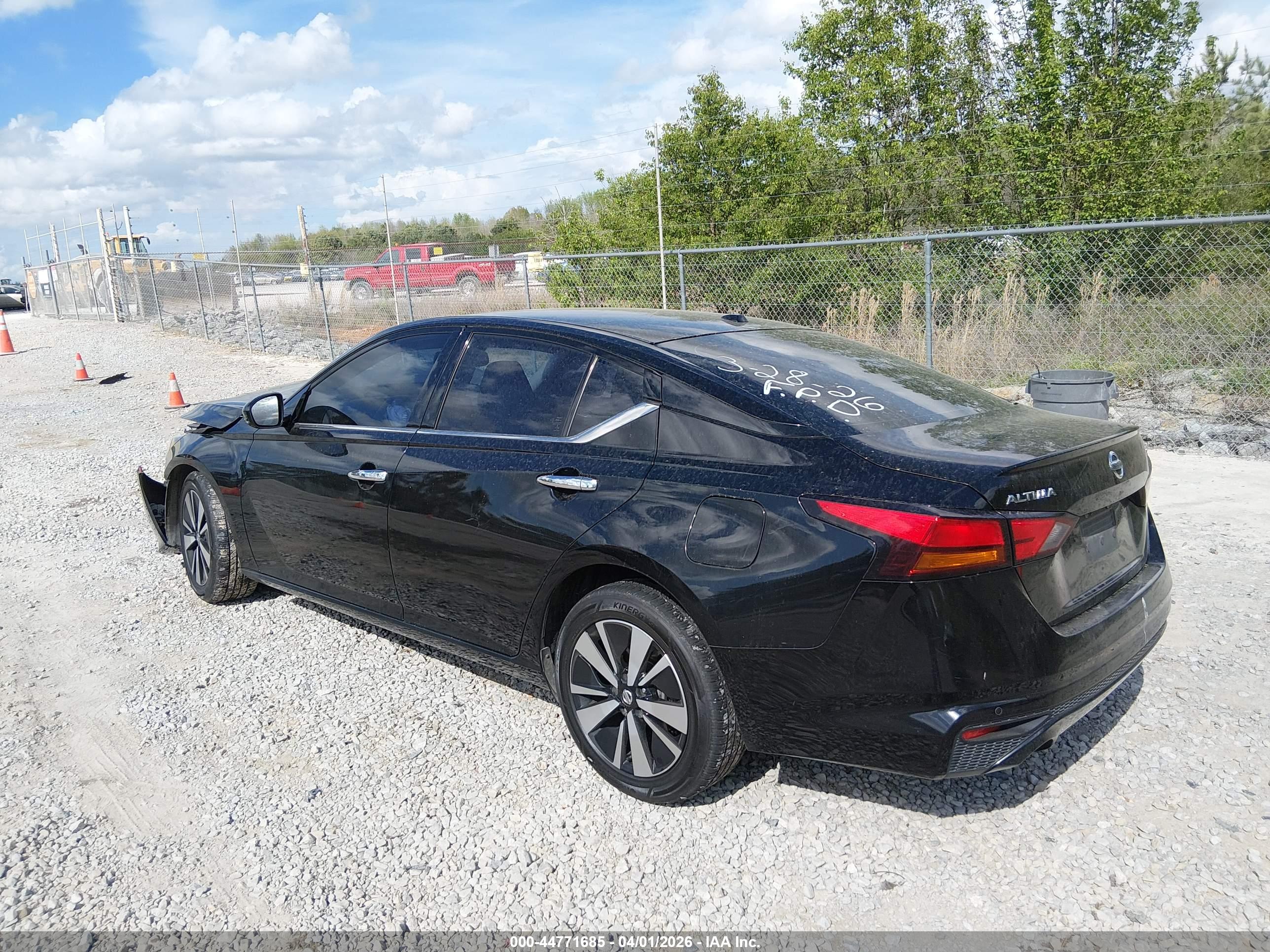 NISSAN ALTIMA image 3
