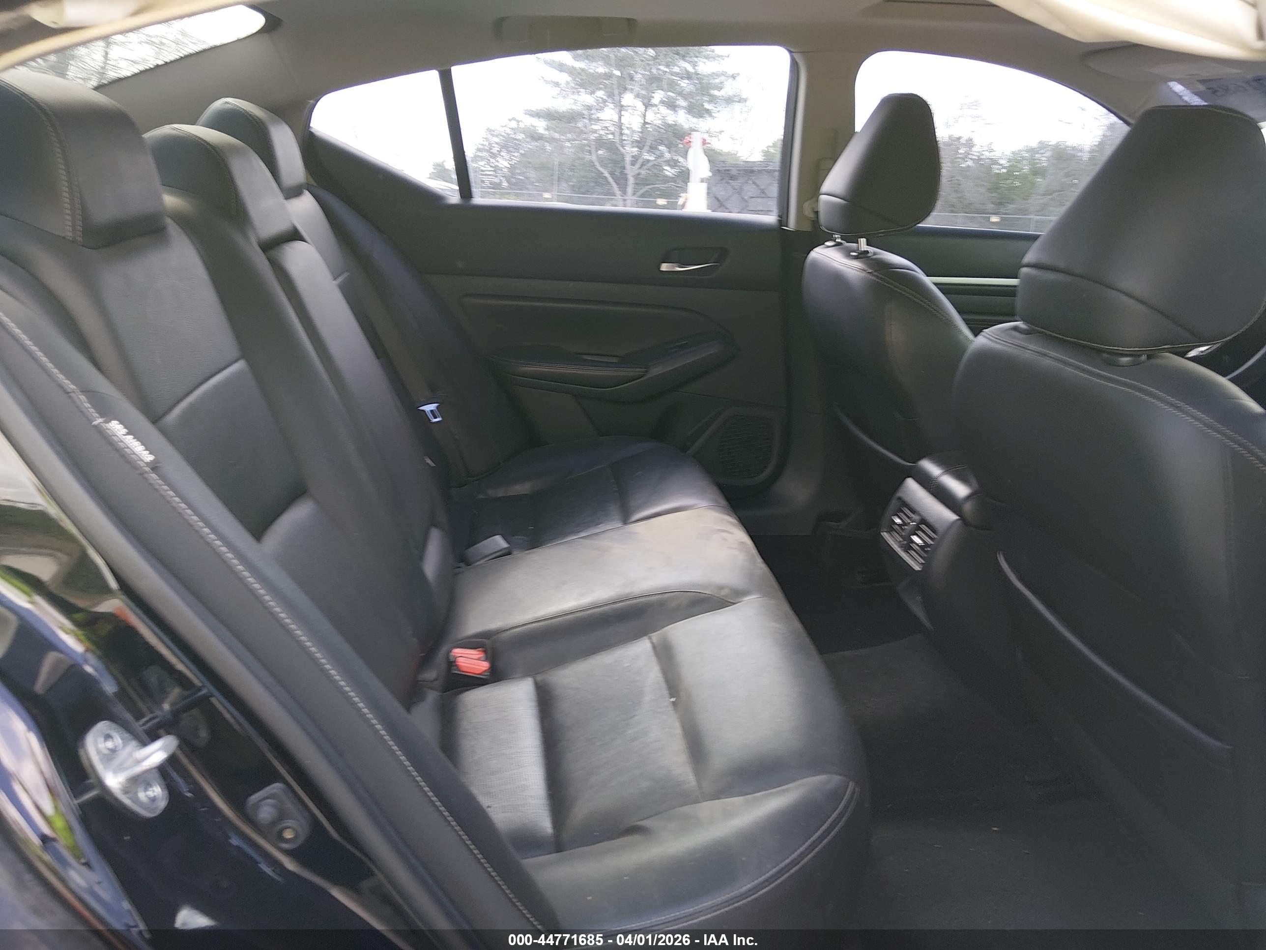 NISSAN ALTIMA image 8